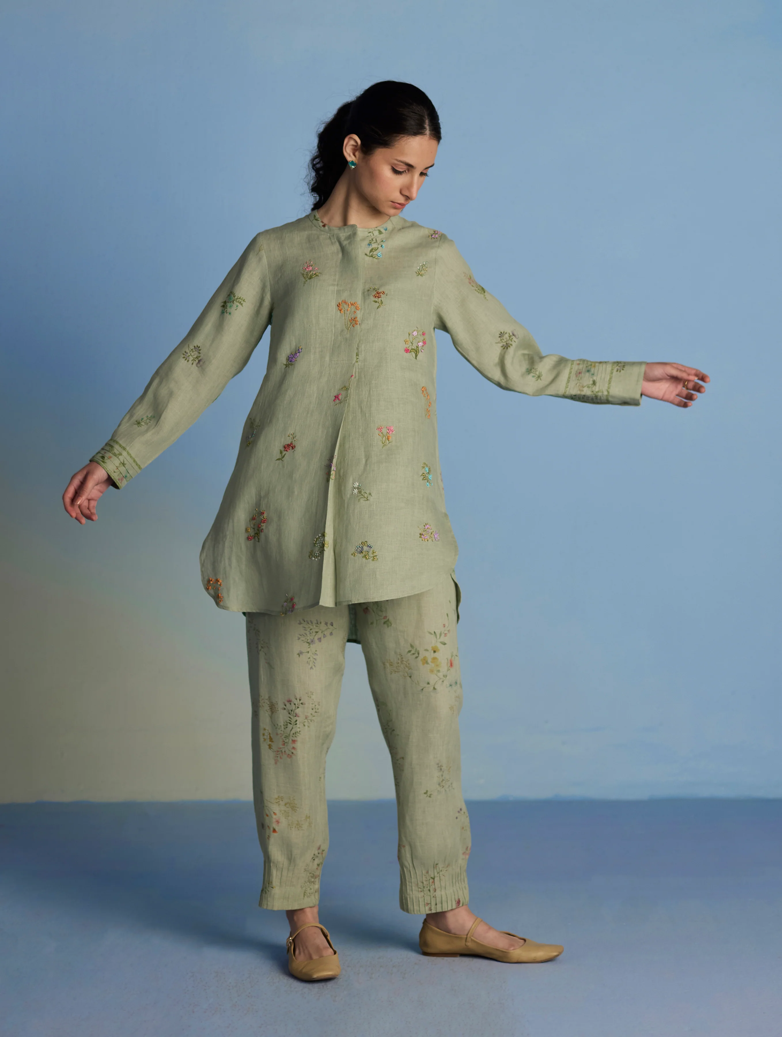 Anya Hand-Embroidered Floral Linen Kurta - Mint - Image 3