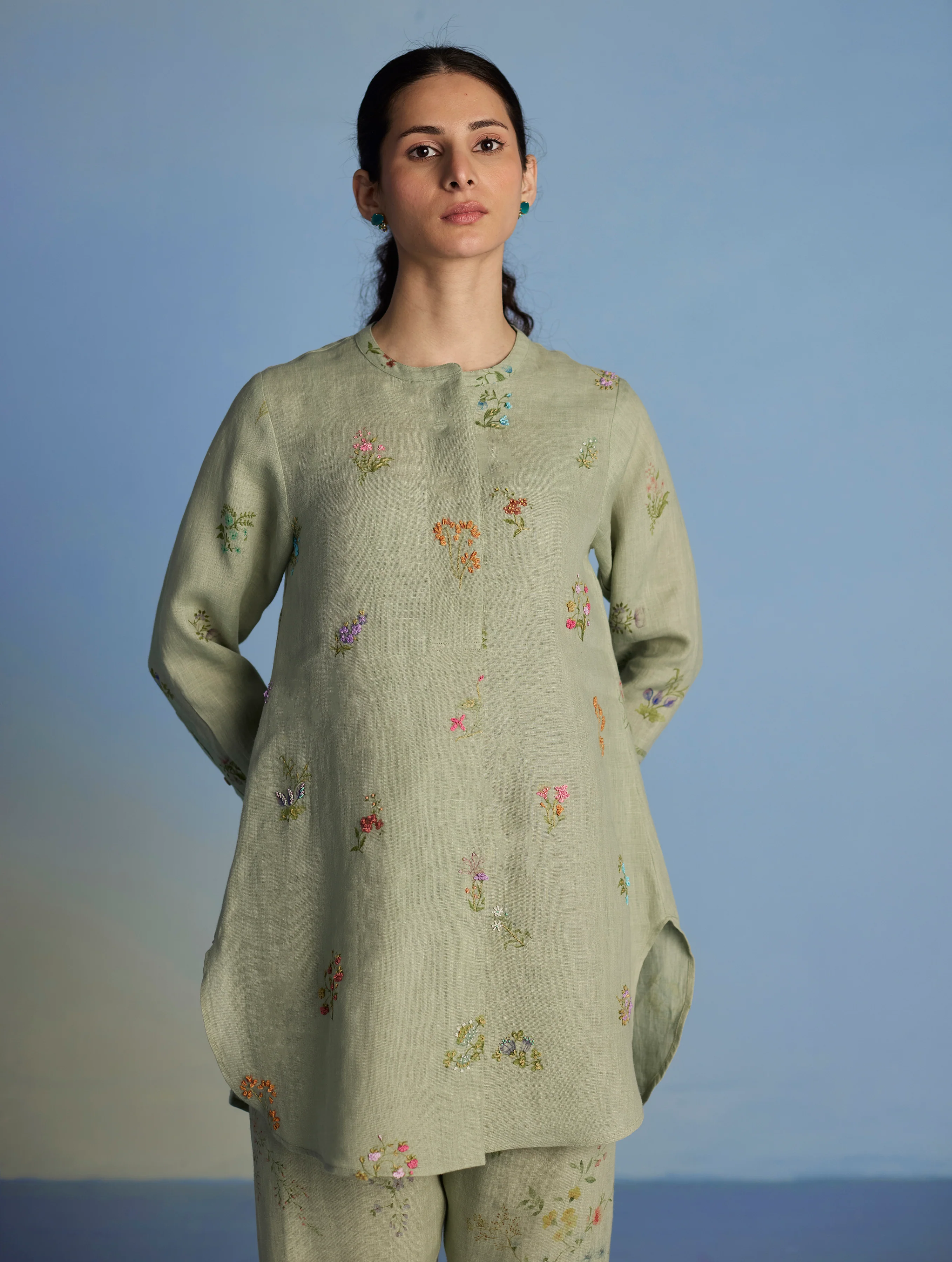 Anya Hand-Embroidered Floral Linen Kurta - Mint - Image 7