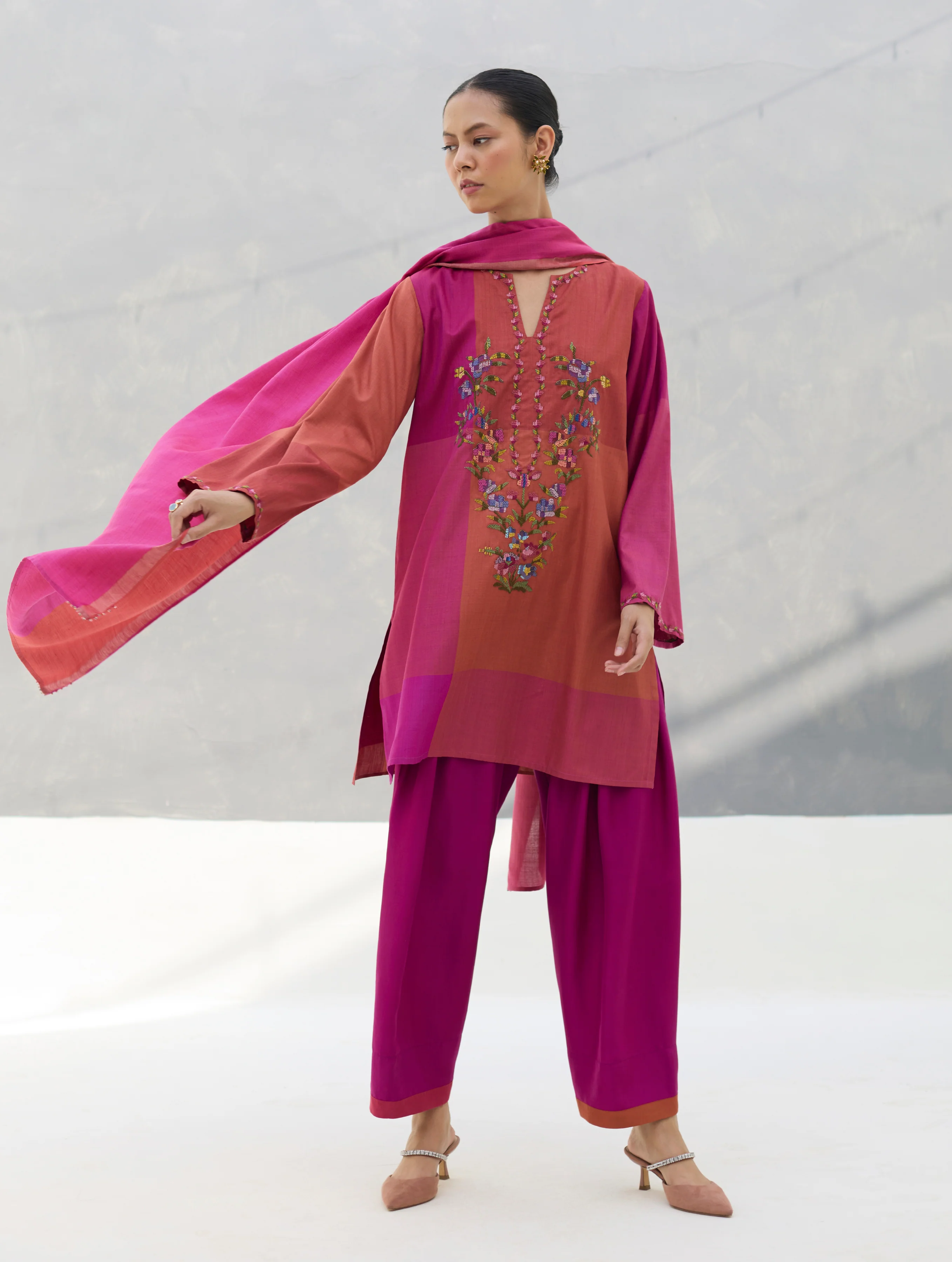Athiya Hand-Embroidered Kurta Set - Rose