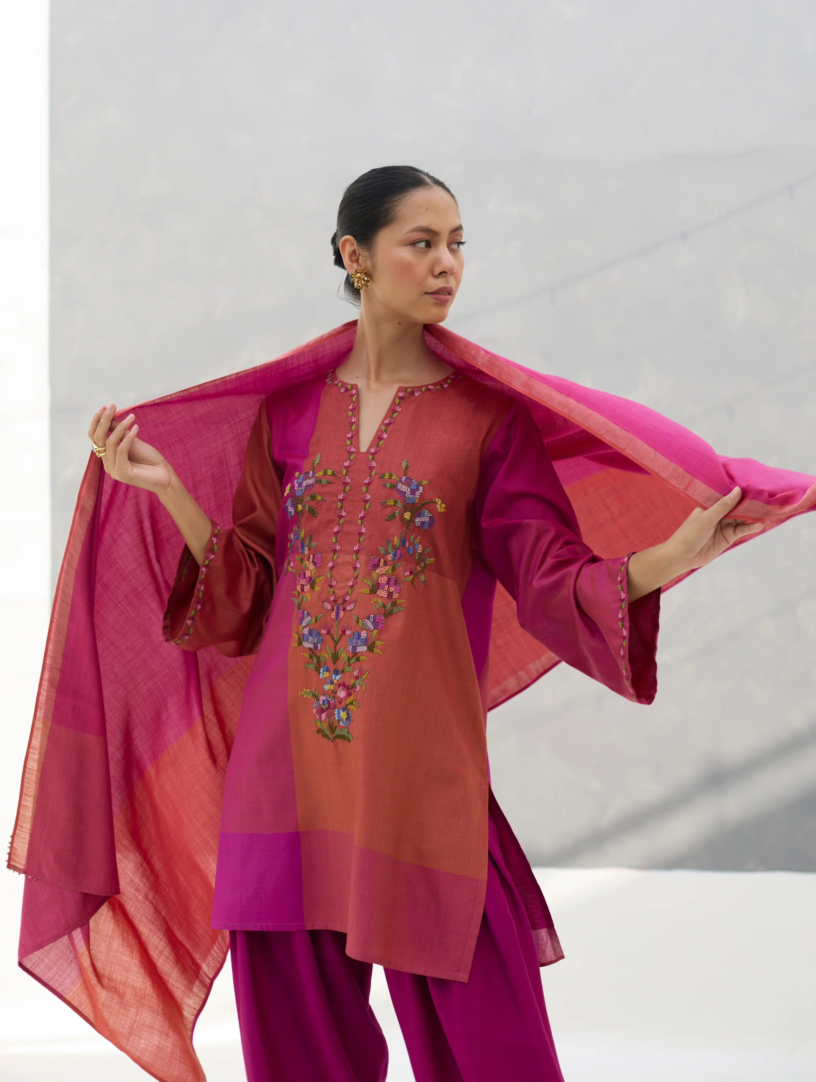 Athiya Hand-Embroidered Kurta Set - Rose - Image 2