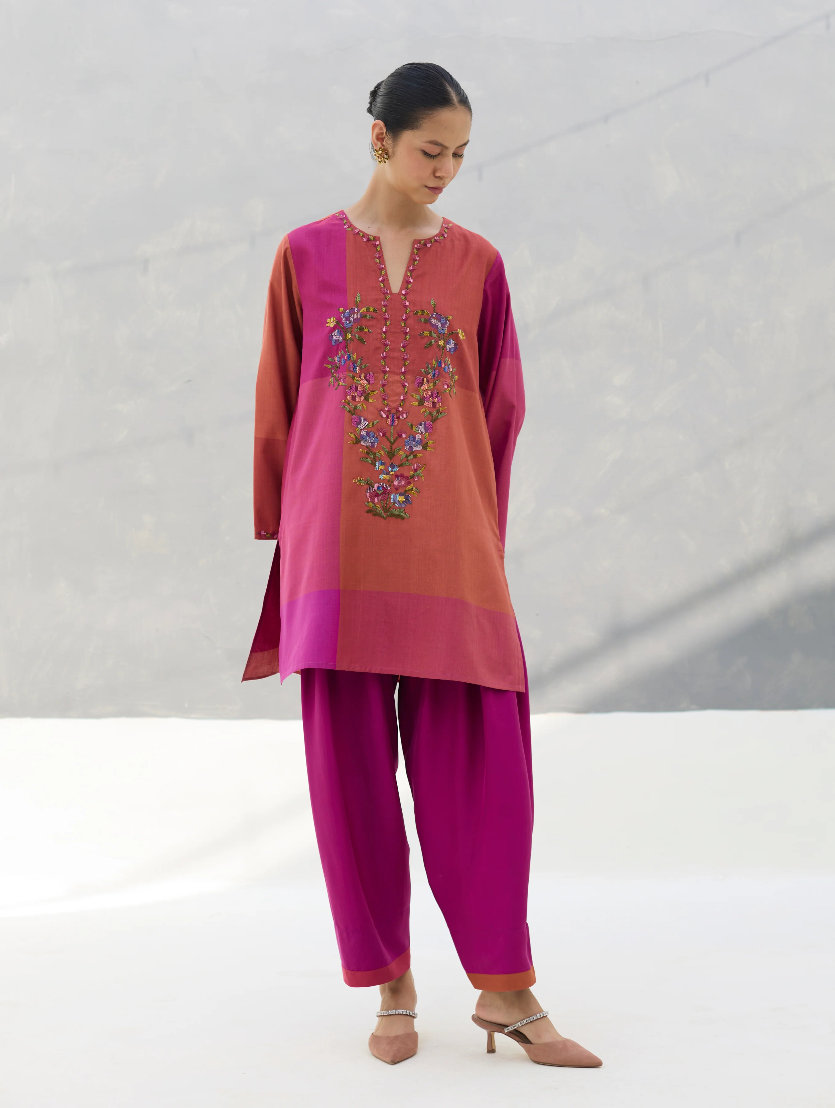 Athiya Hand-Embroidered Kurta Set - Rose - Image 5