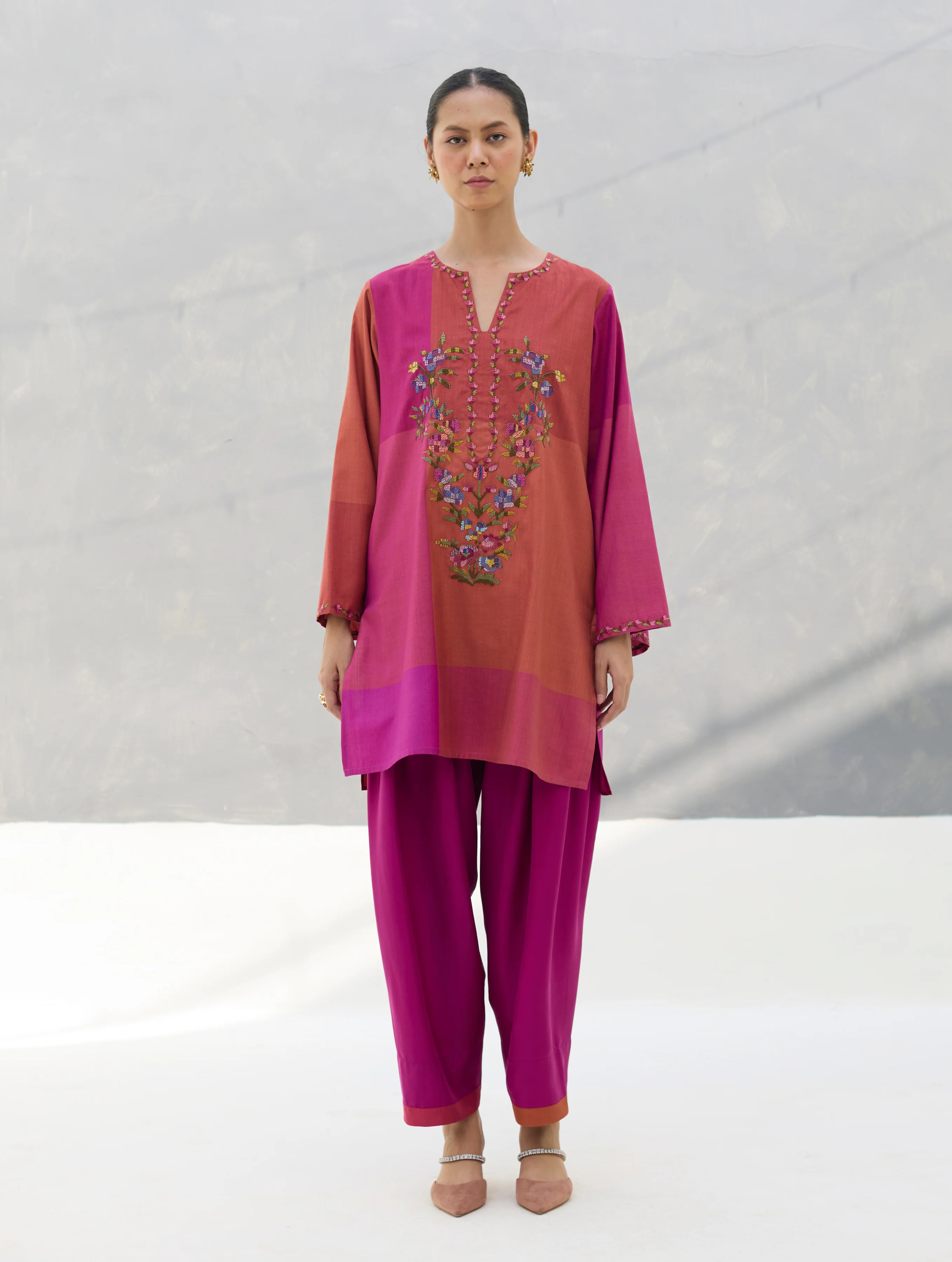Athiya Hand-Embroidered Kurta Set - Rose - Image 9