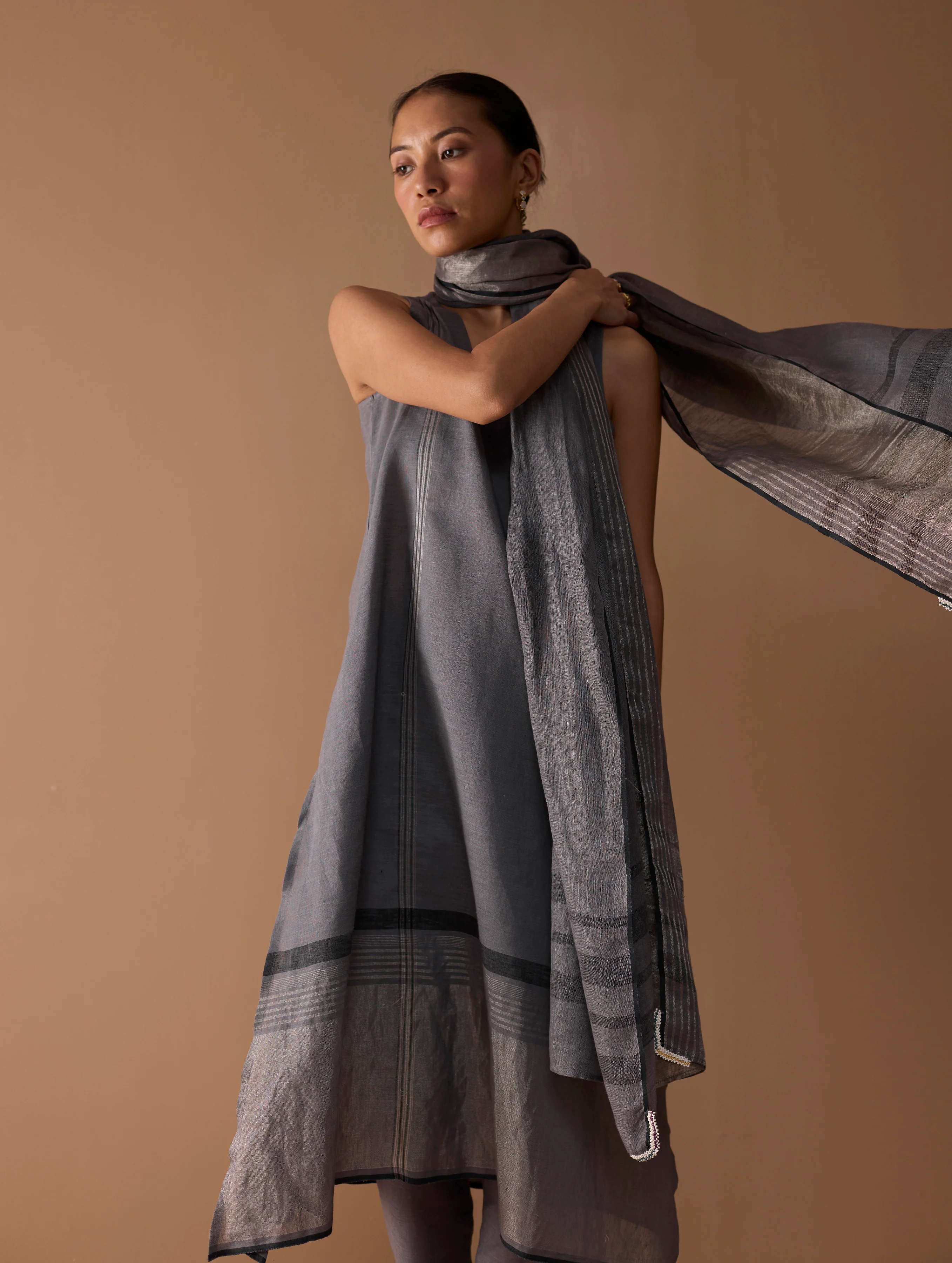 Baro Metallic Linen Stripe Dupatta - Metallic Grey - Image 4