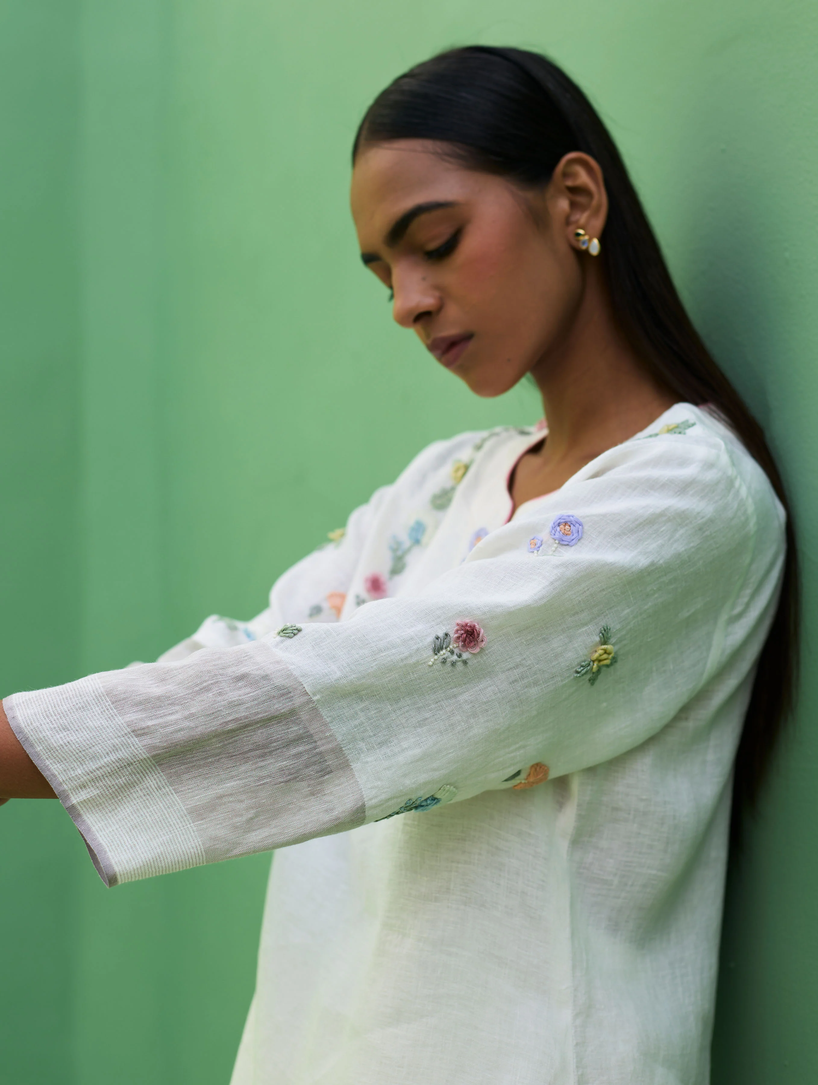 Celia Hand-Embroidered Metallic Linen Kurta - Ivory - Image 7