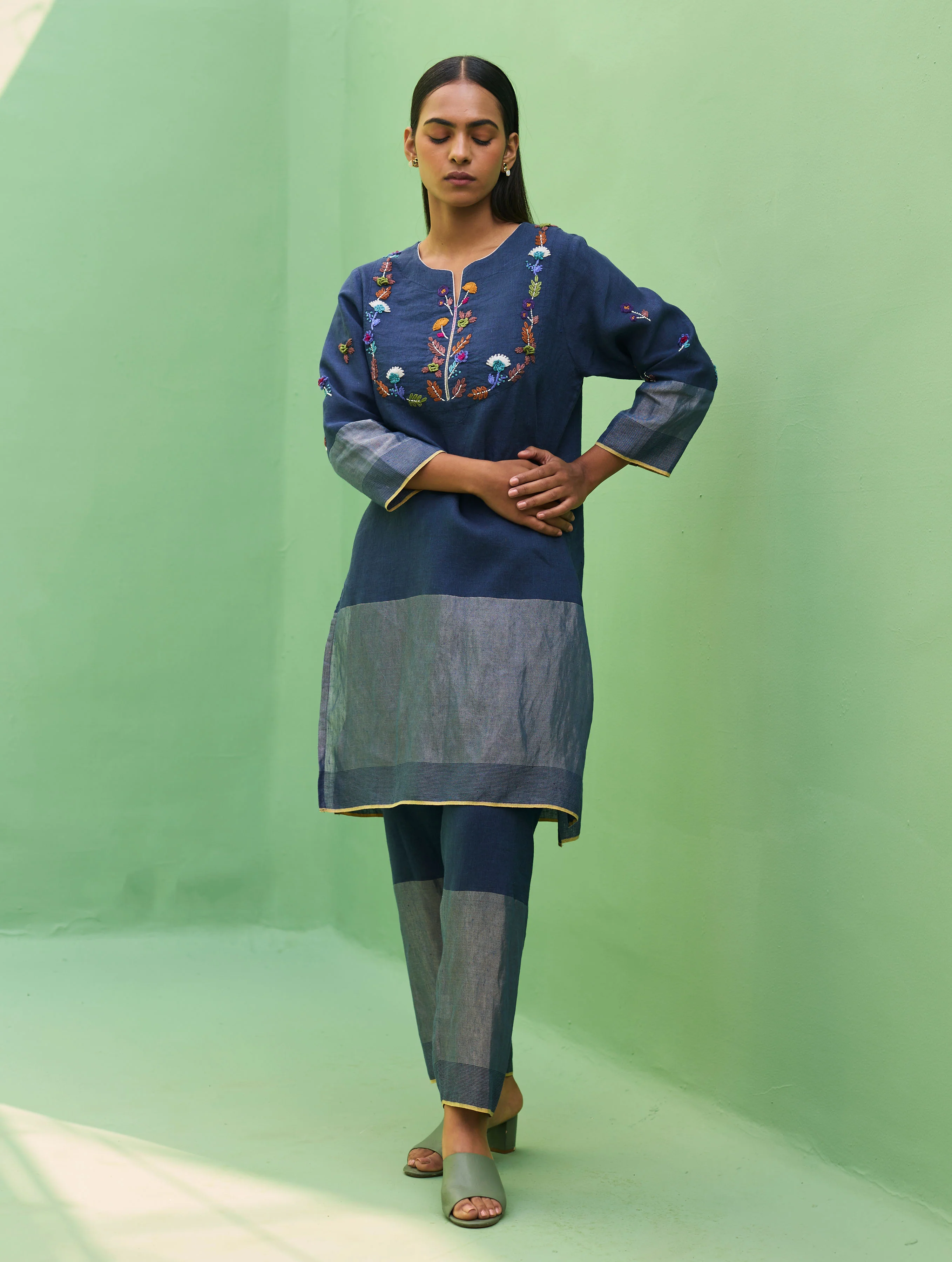 Celia Metallic Linen Hand-Embroidered Kurta Set - Navy - Image 3