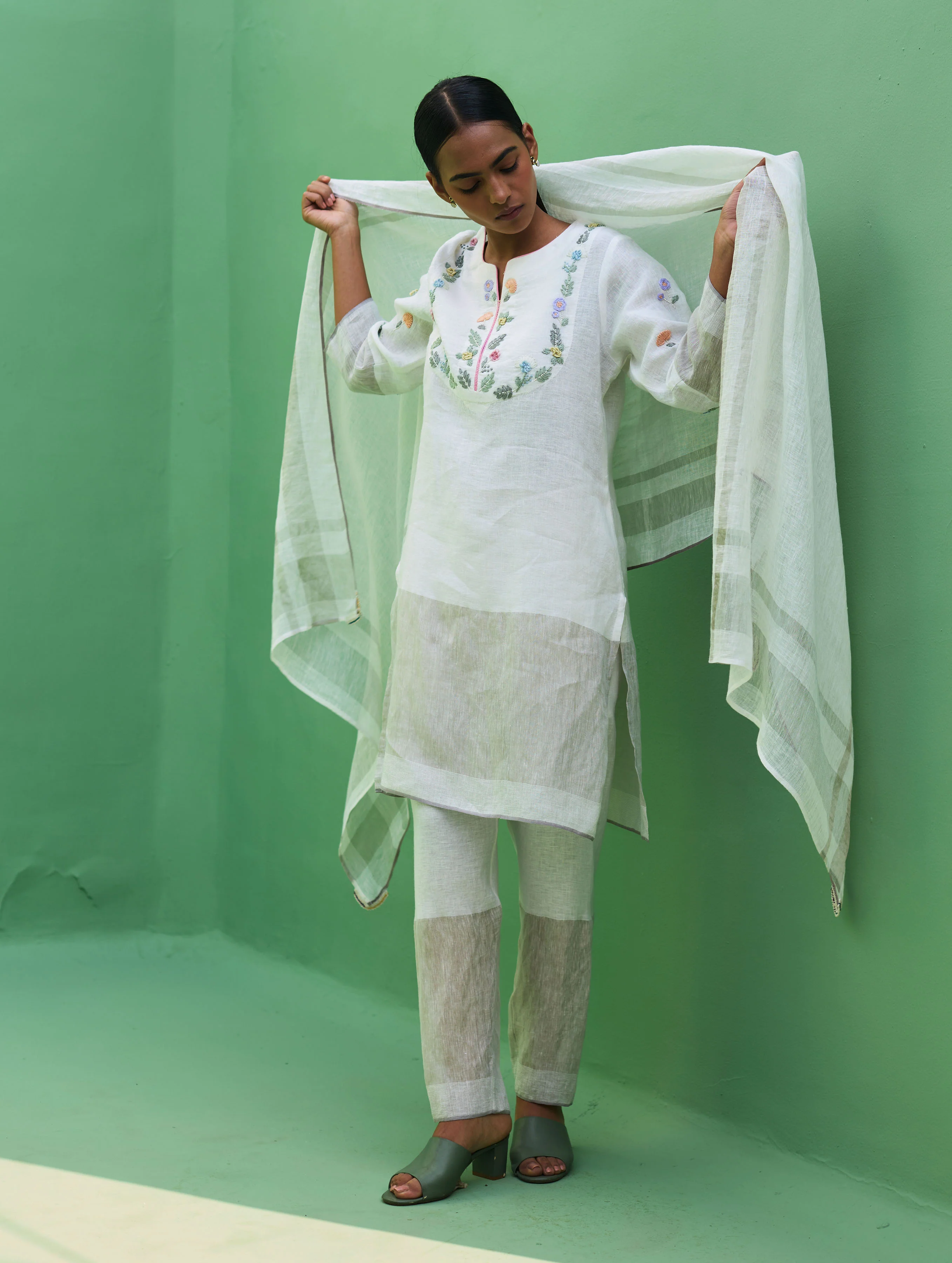 Celia Metallic Linen Hand-Embroidered Kurta Set - Ivory - Image 6