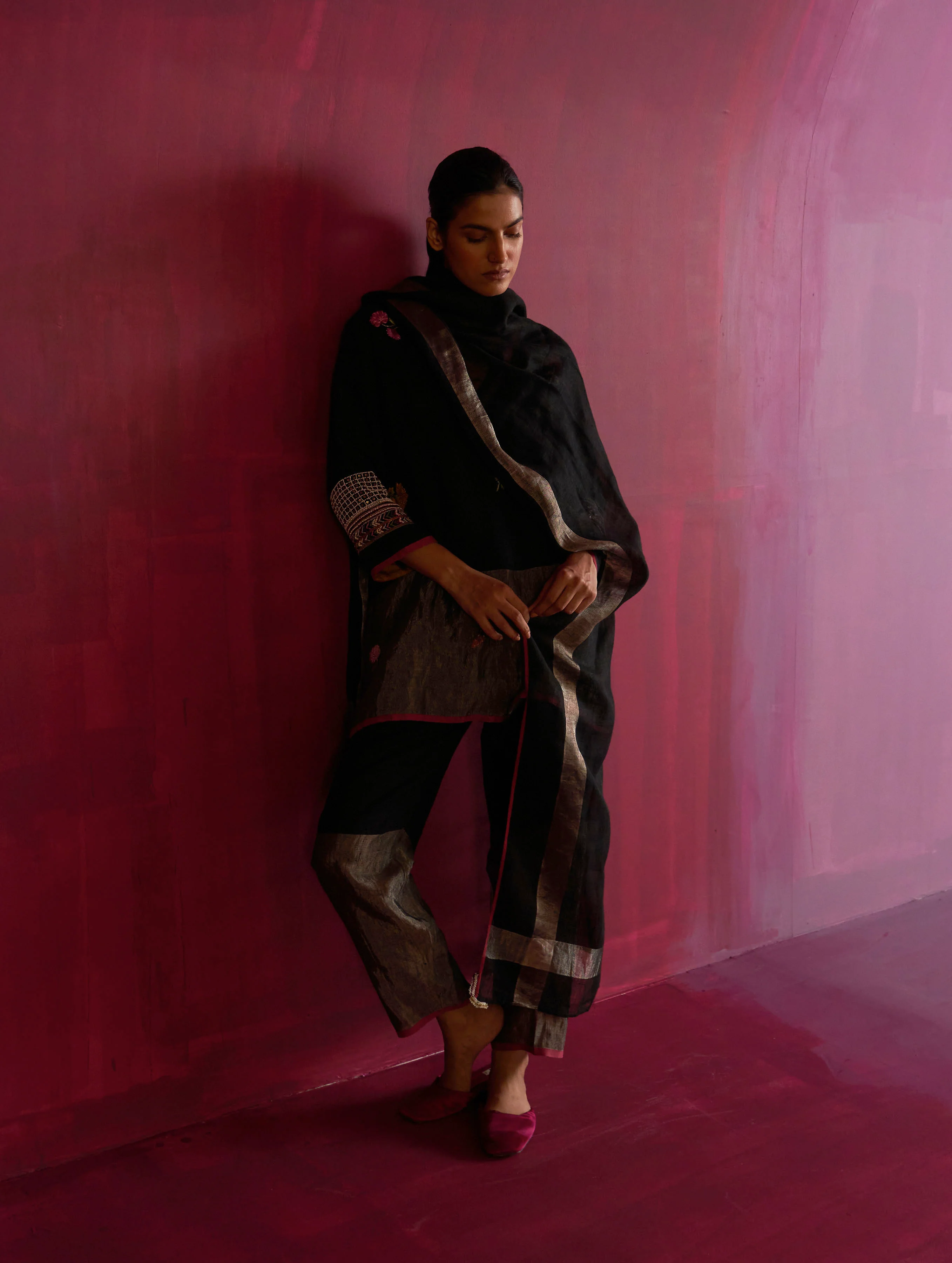 Cyra Hand-Embroidered Kurta Set - Black - Image 3