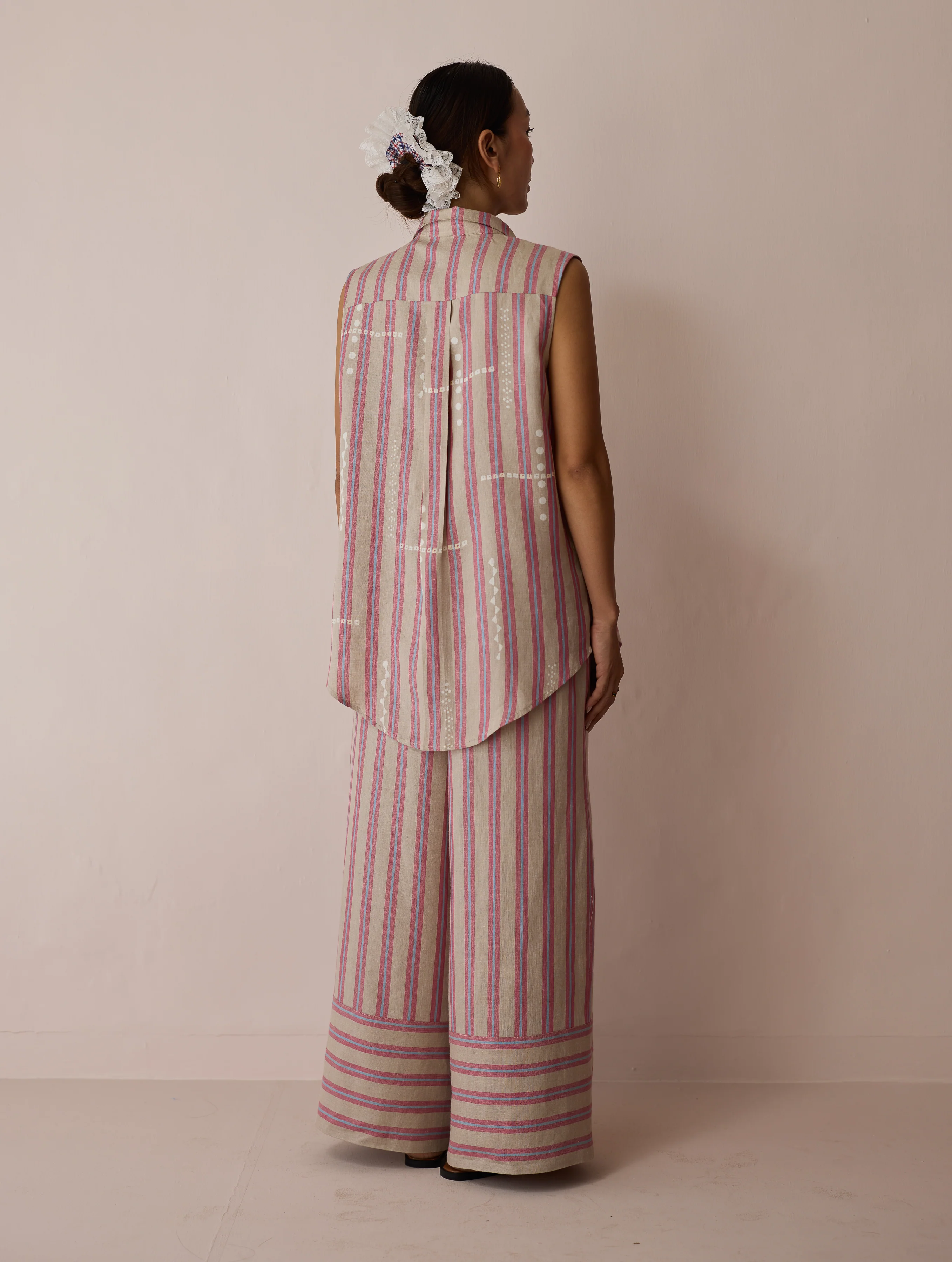 Ello Sleeveless Block-Printed Linen Shirt - Natural - Image 12