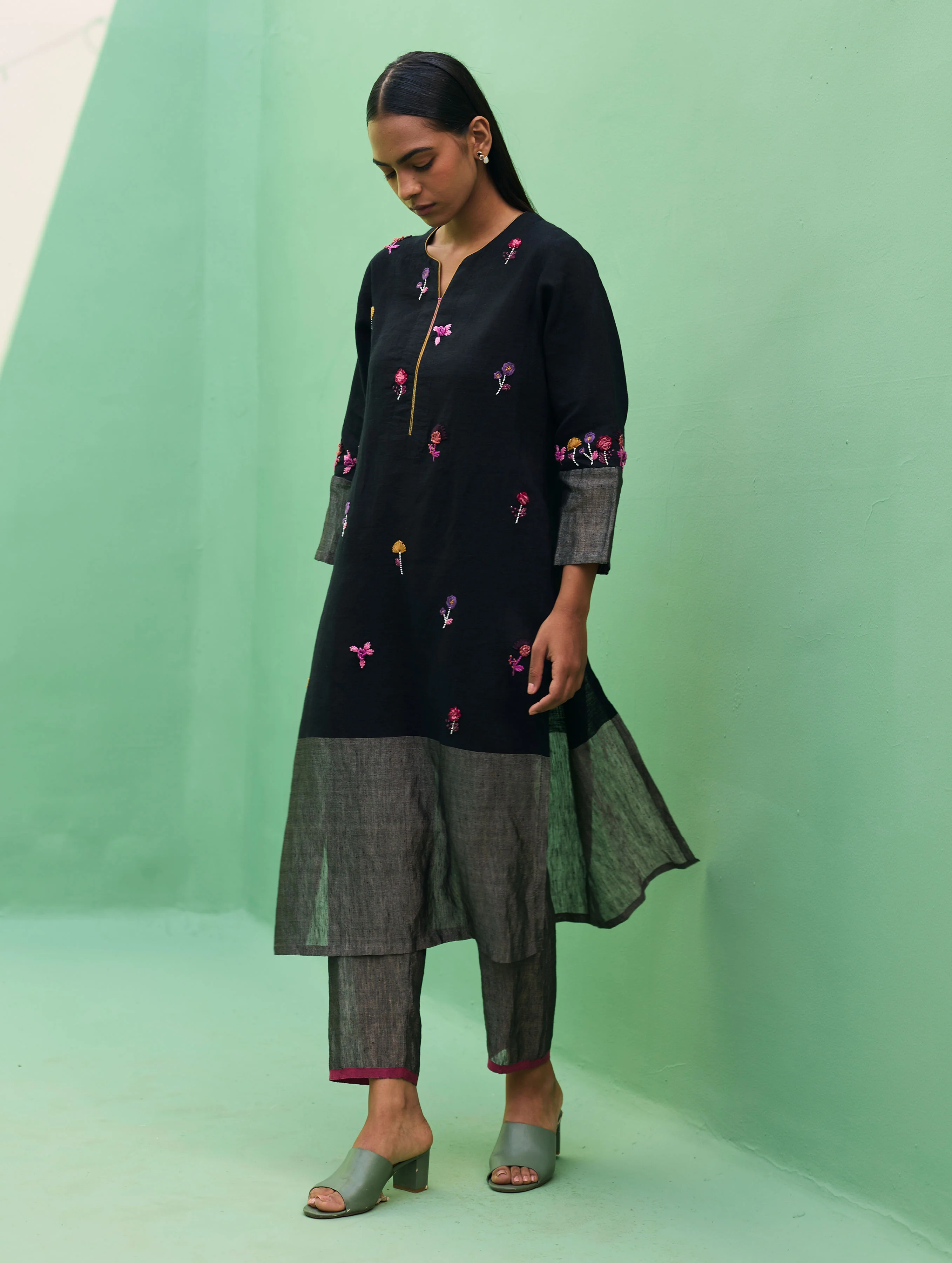 Emile Metallic Linen Hand-Embroidered Kurta Set - Black - Image 14