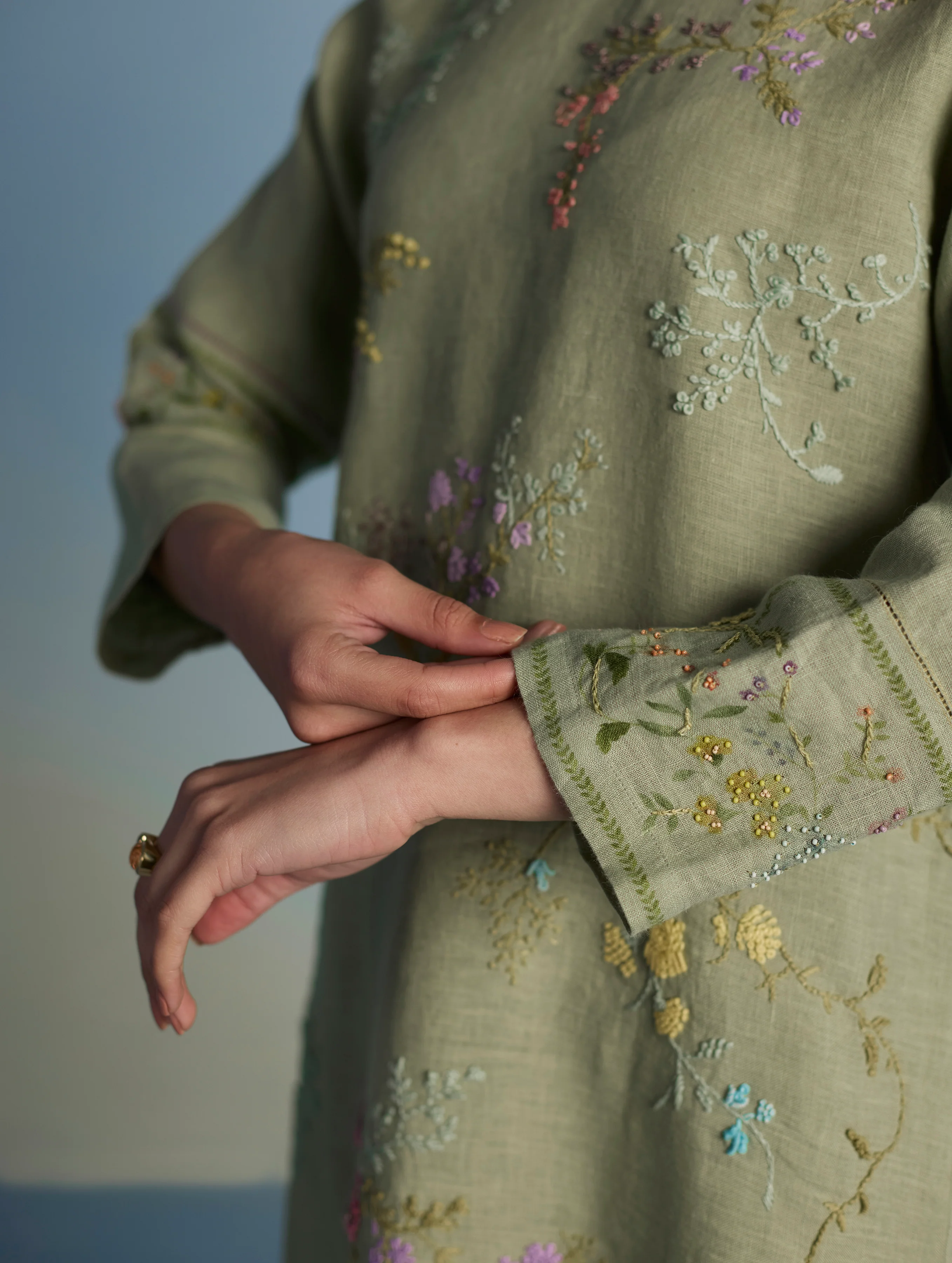 Emra Hand-Embroidered Linen Kurta - Mint - Image 5