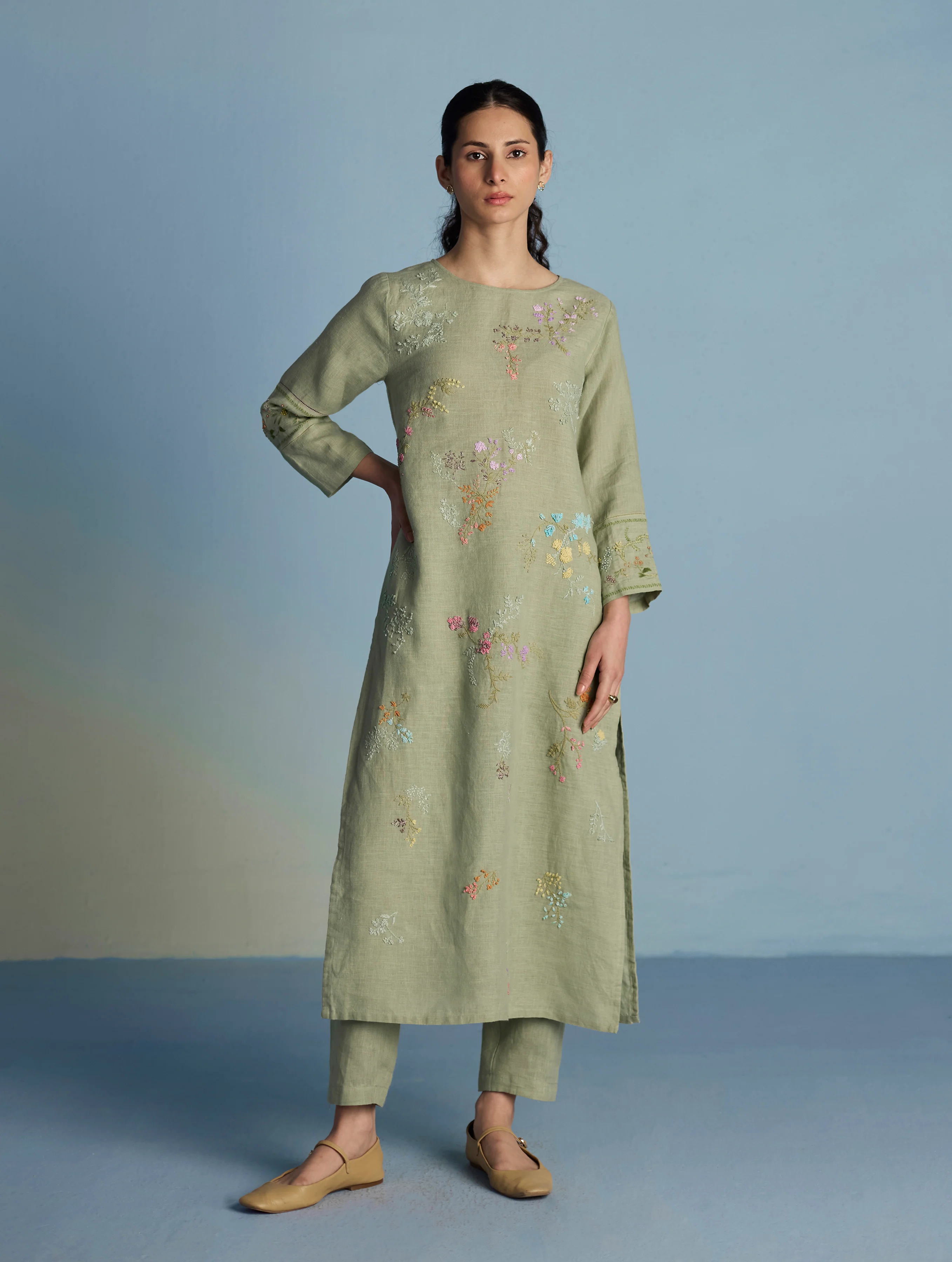 Emra Hand-Embroidered Linen Kurta - Mint - Image 6