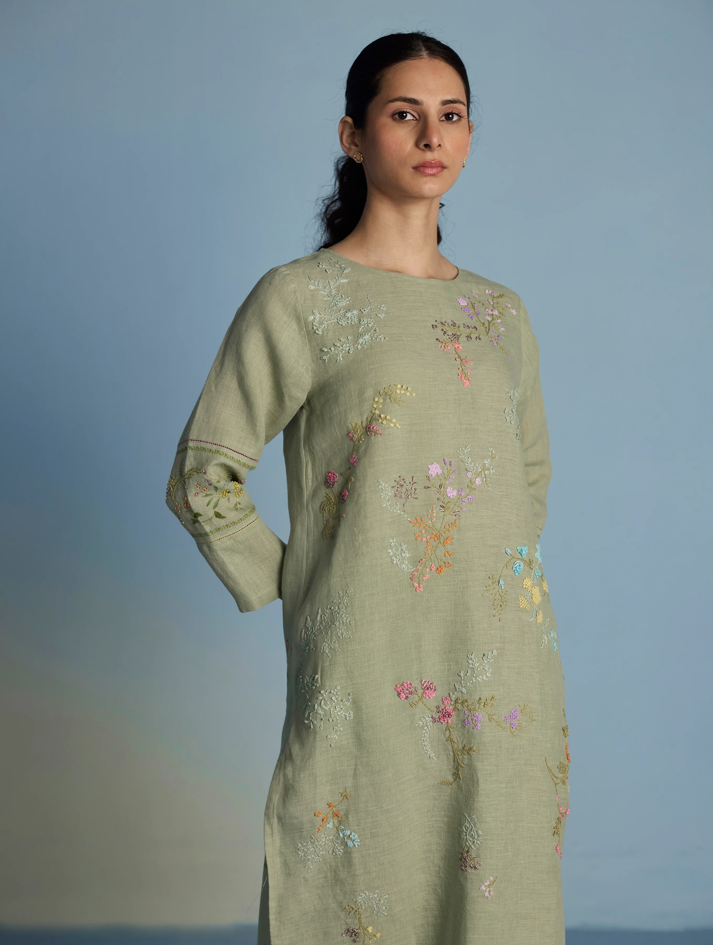 Emra Hand-Embroidered Linen Kurta - Mint - Image 8