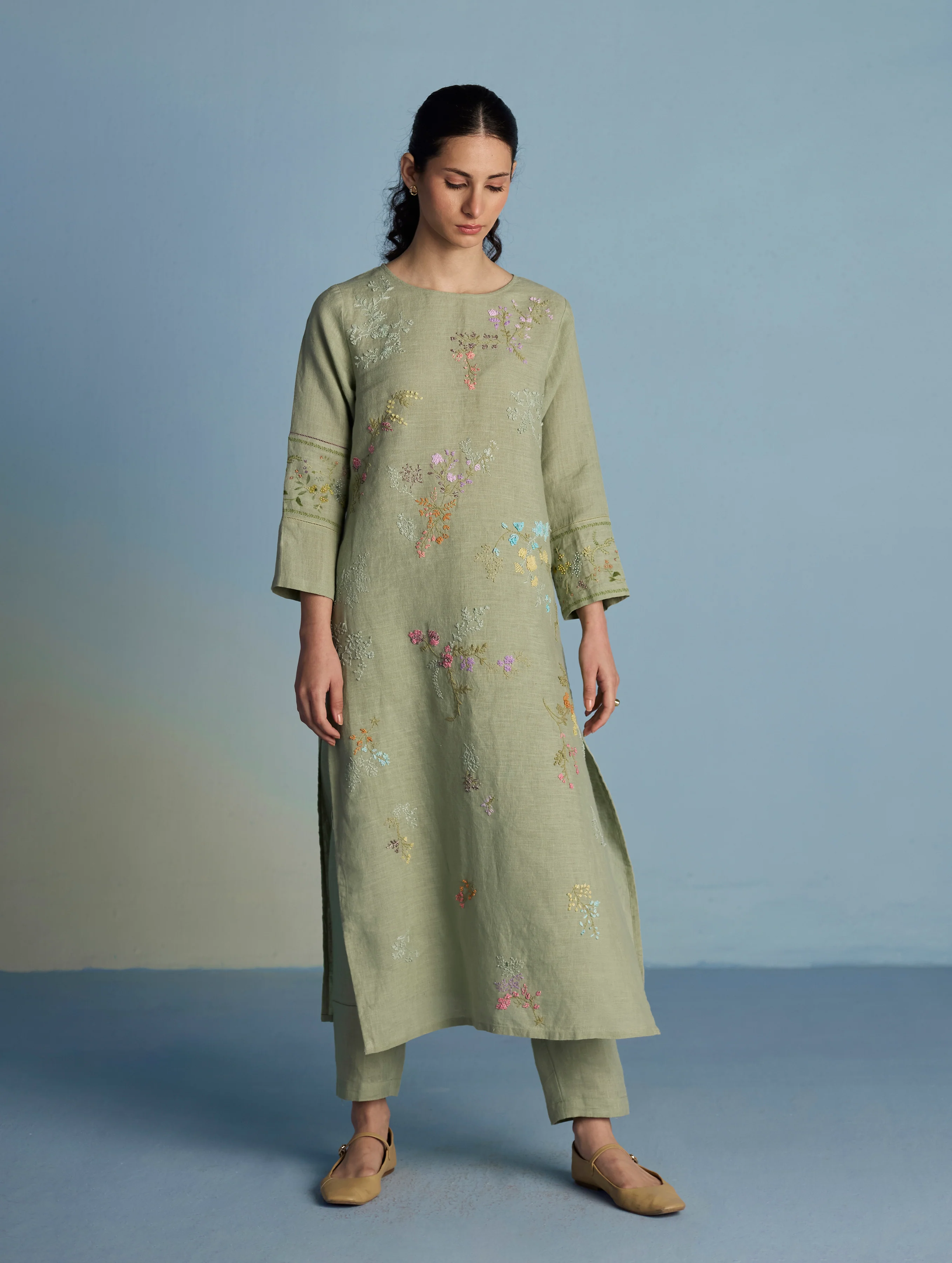 Emra Hand-Embroidered Linen Kurta Set - Mint - Image 3