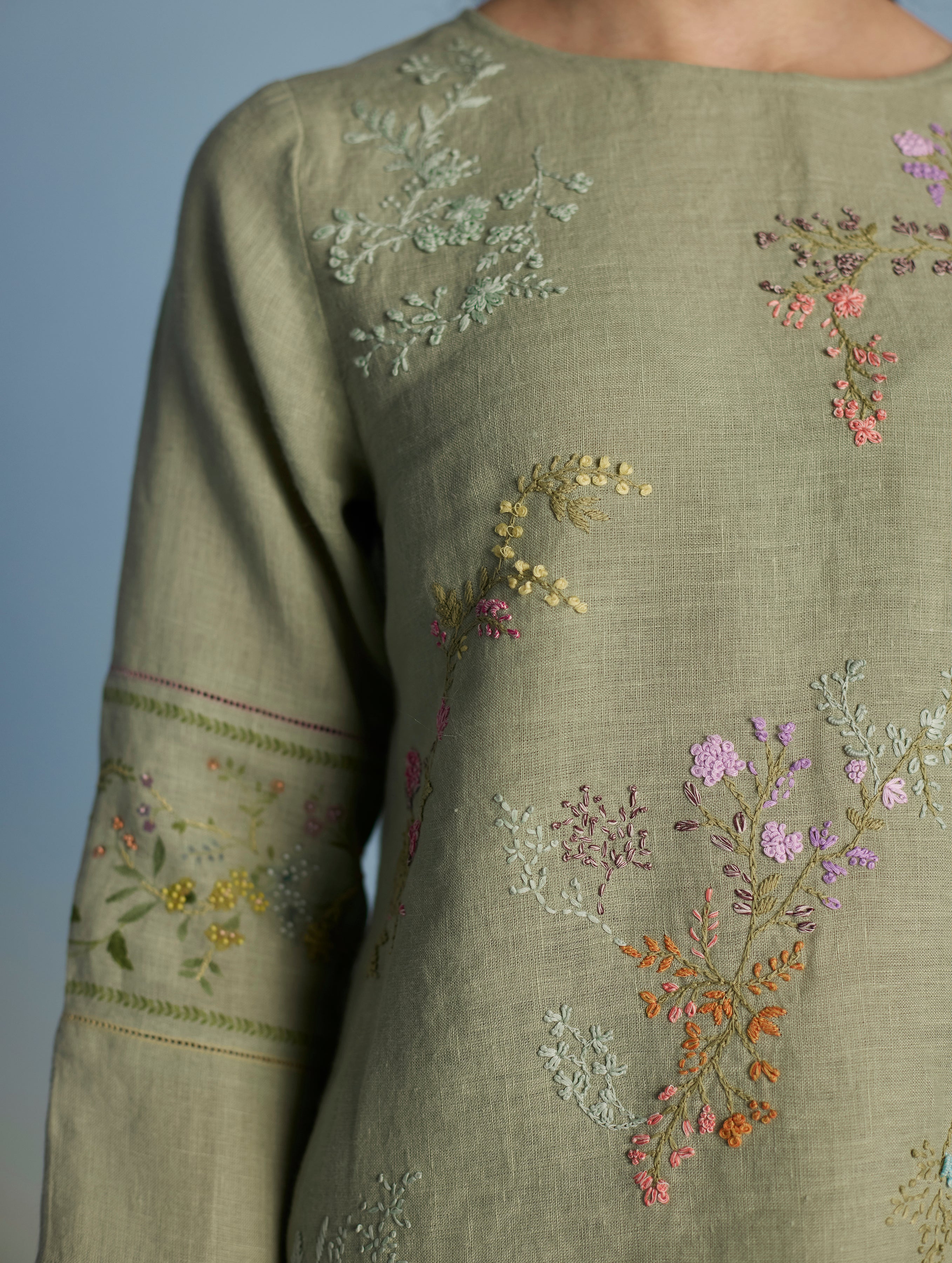 Emra Hand-Embroidered Linen Kurta Set - Mint - Image 4