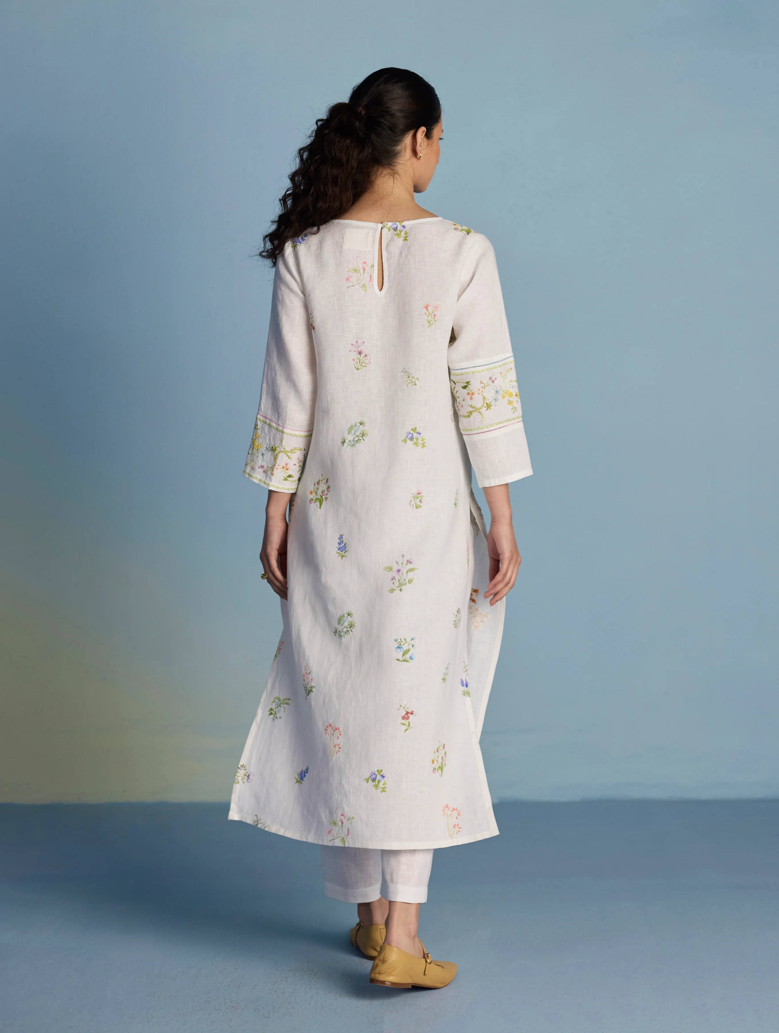 Emra Hand-Embroidered Linen Kurta Set - White - Image 11