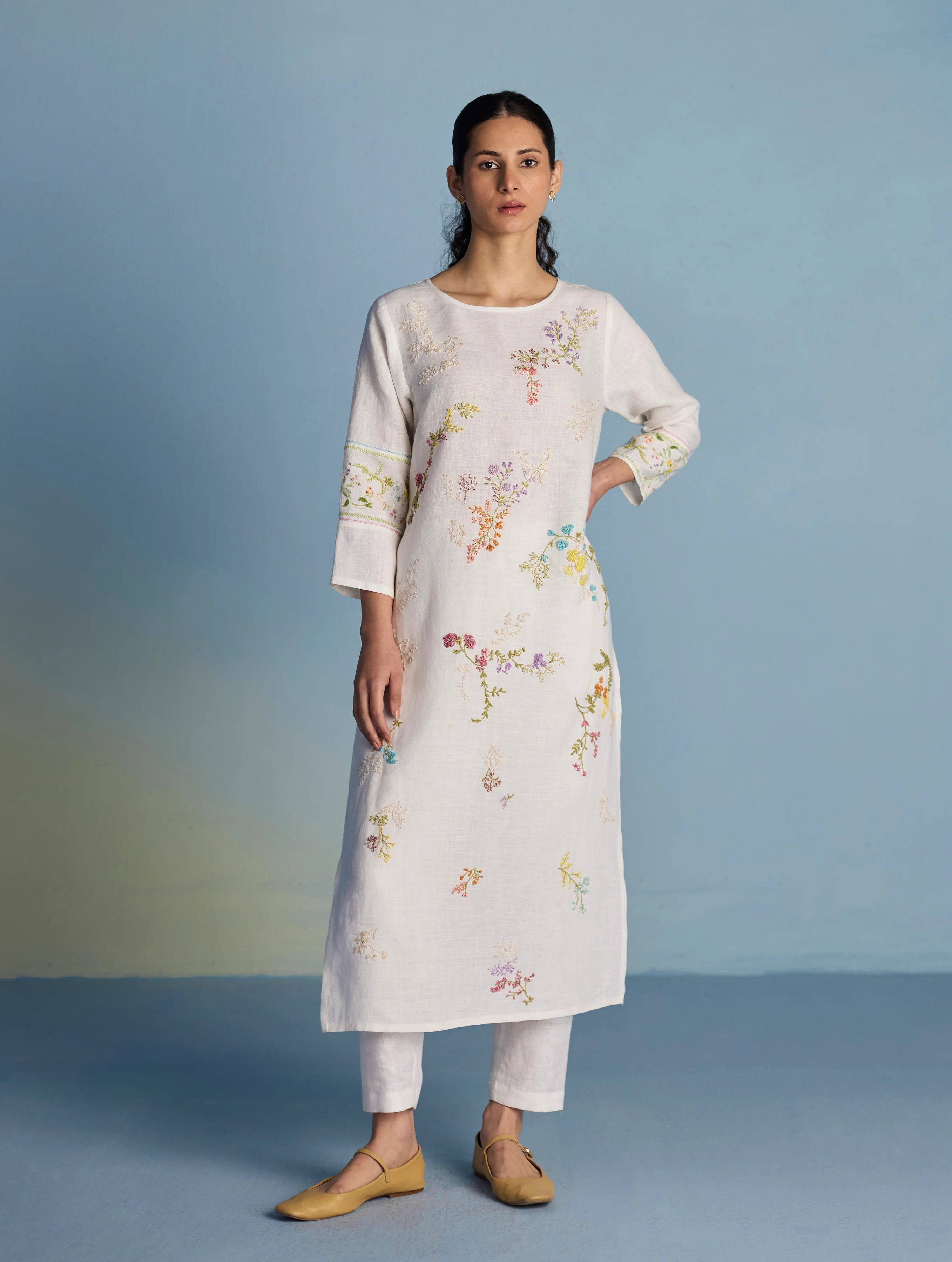 Emra Hand-Embroidered Linen Kurta Set - White - Image 3