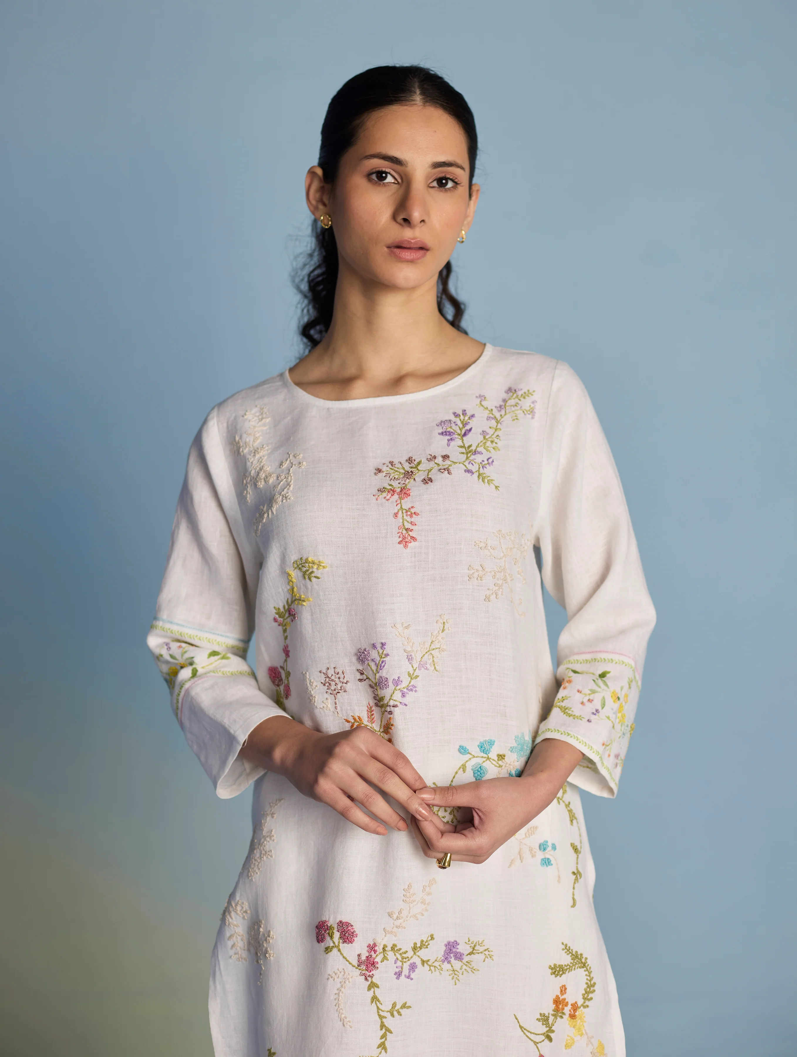 Emra Hand-Embroidered Linen Kurta - White - Image 7