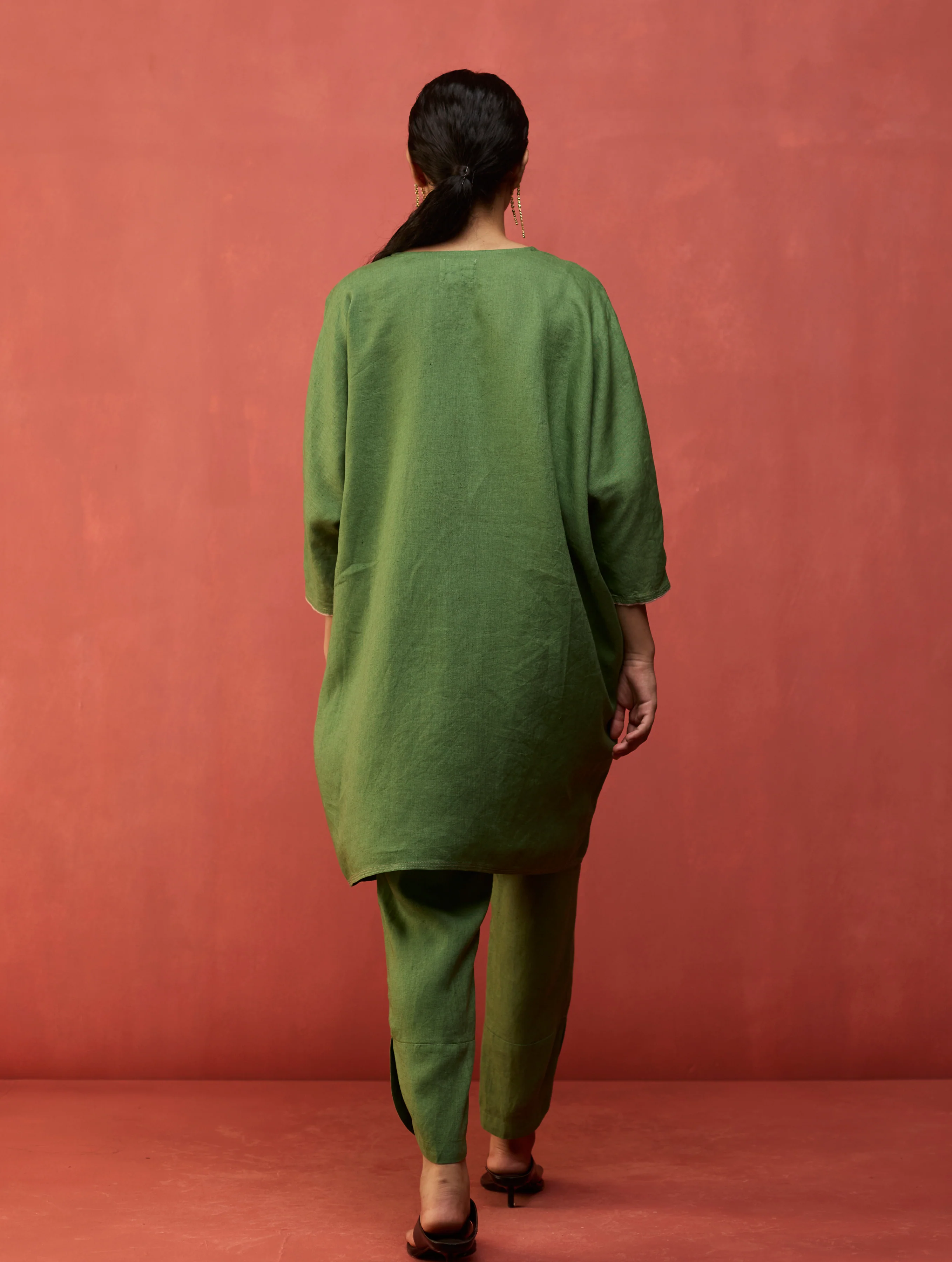 Etsu Yoke Linen Kurta - Fern Green - Image 4