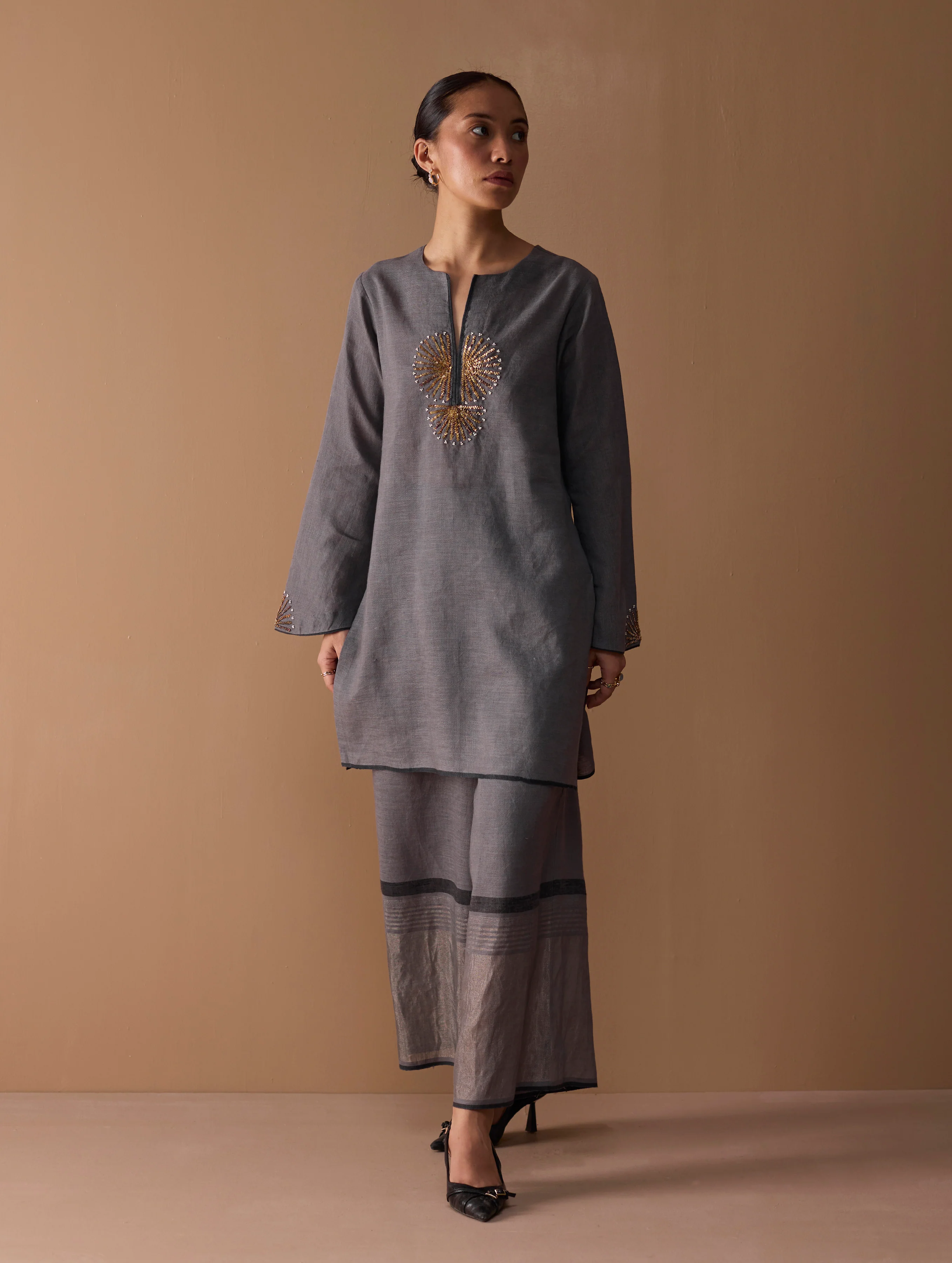 Gul Sequin Embroidered Short Kurta - Grey - Image 4