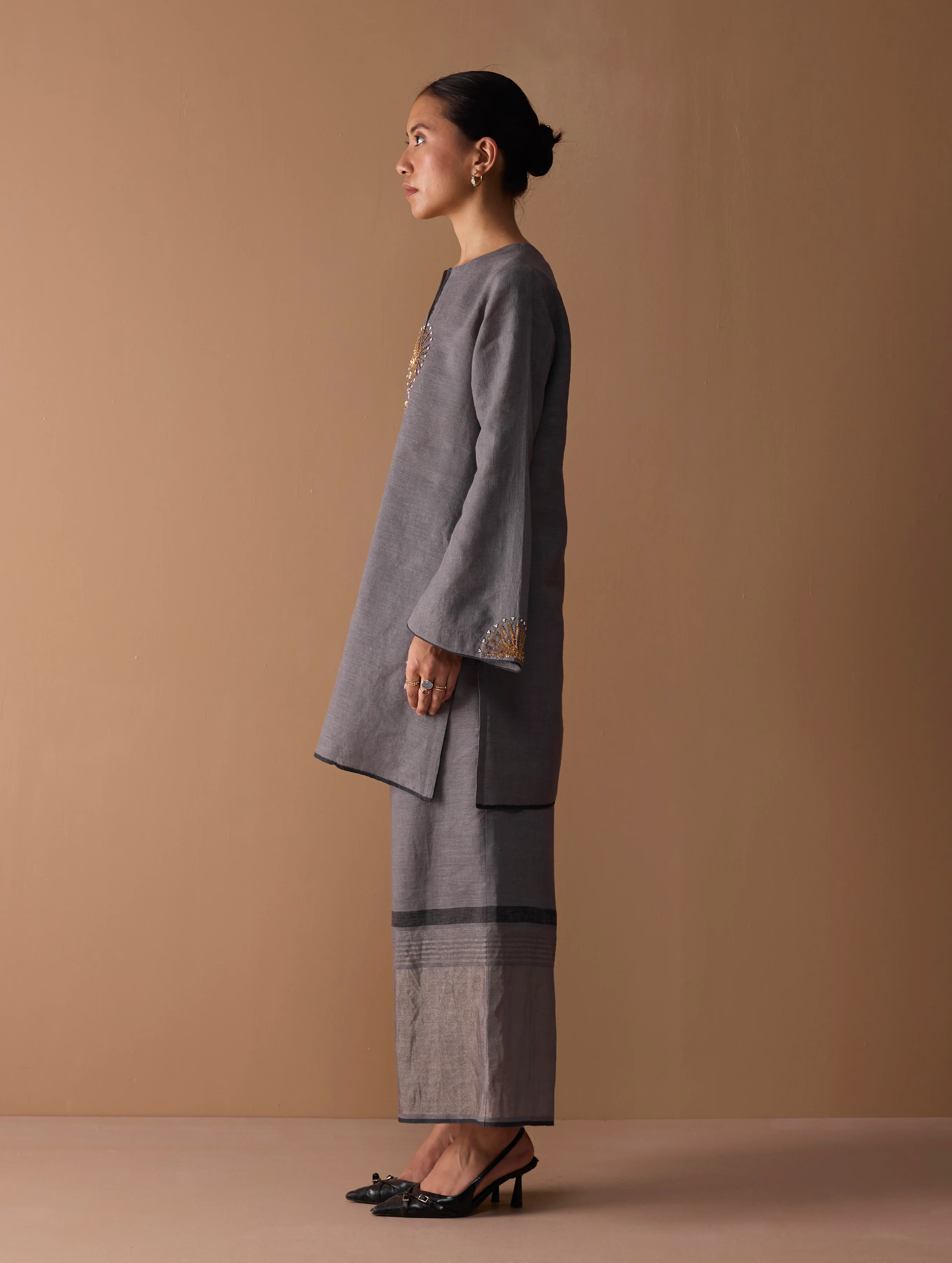 Gul Sequin Embroidered Short Kurta - Grey - Image 9