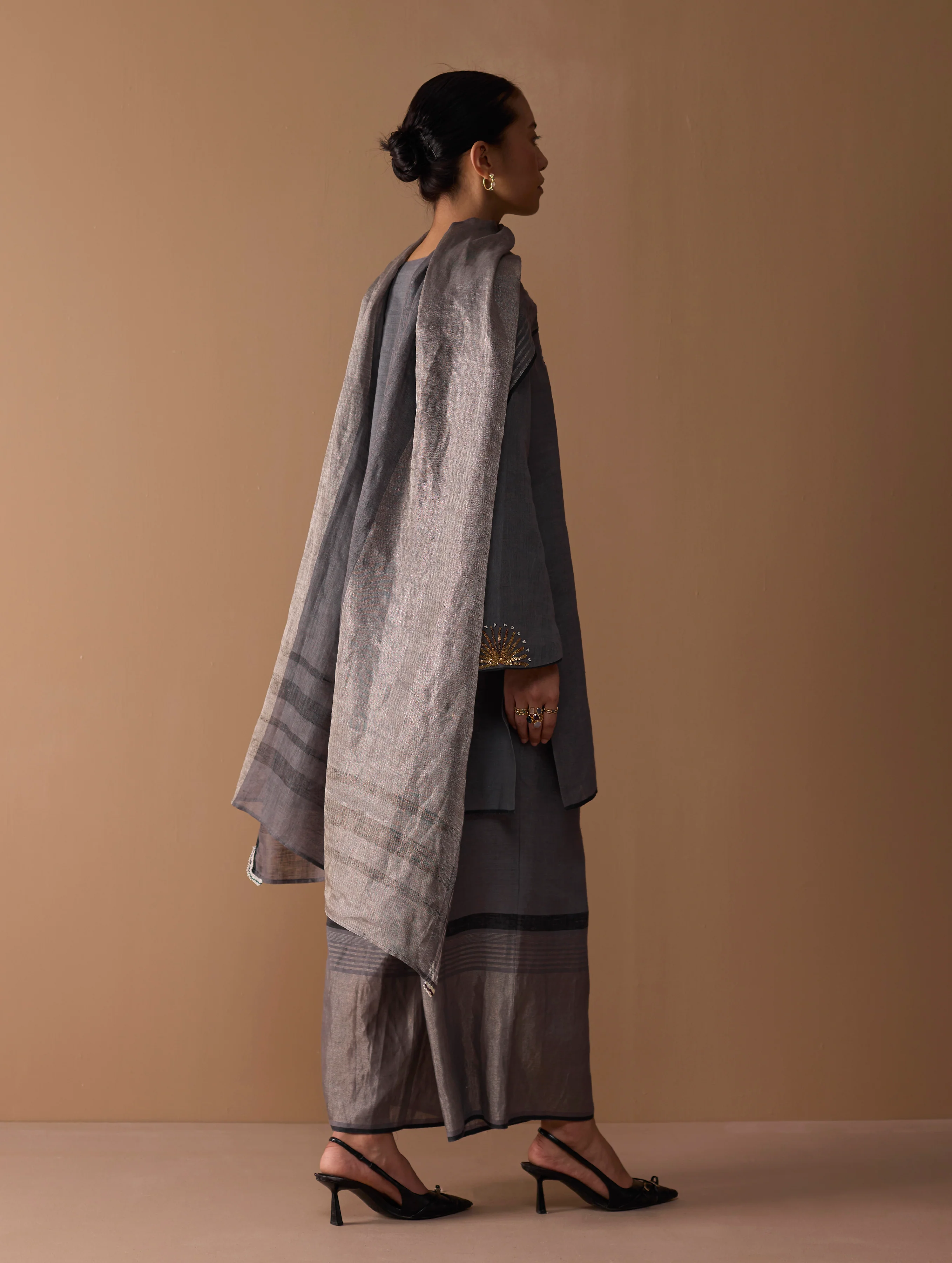 Gul Sequin Embroidered Short Kurta Set - Grey - Image 10