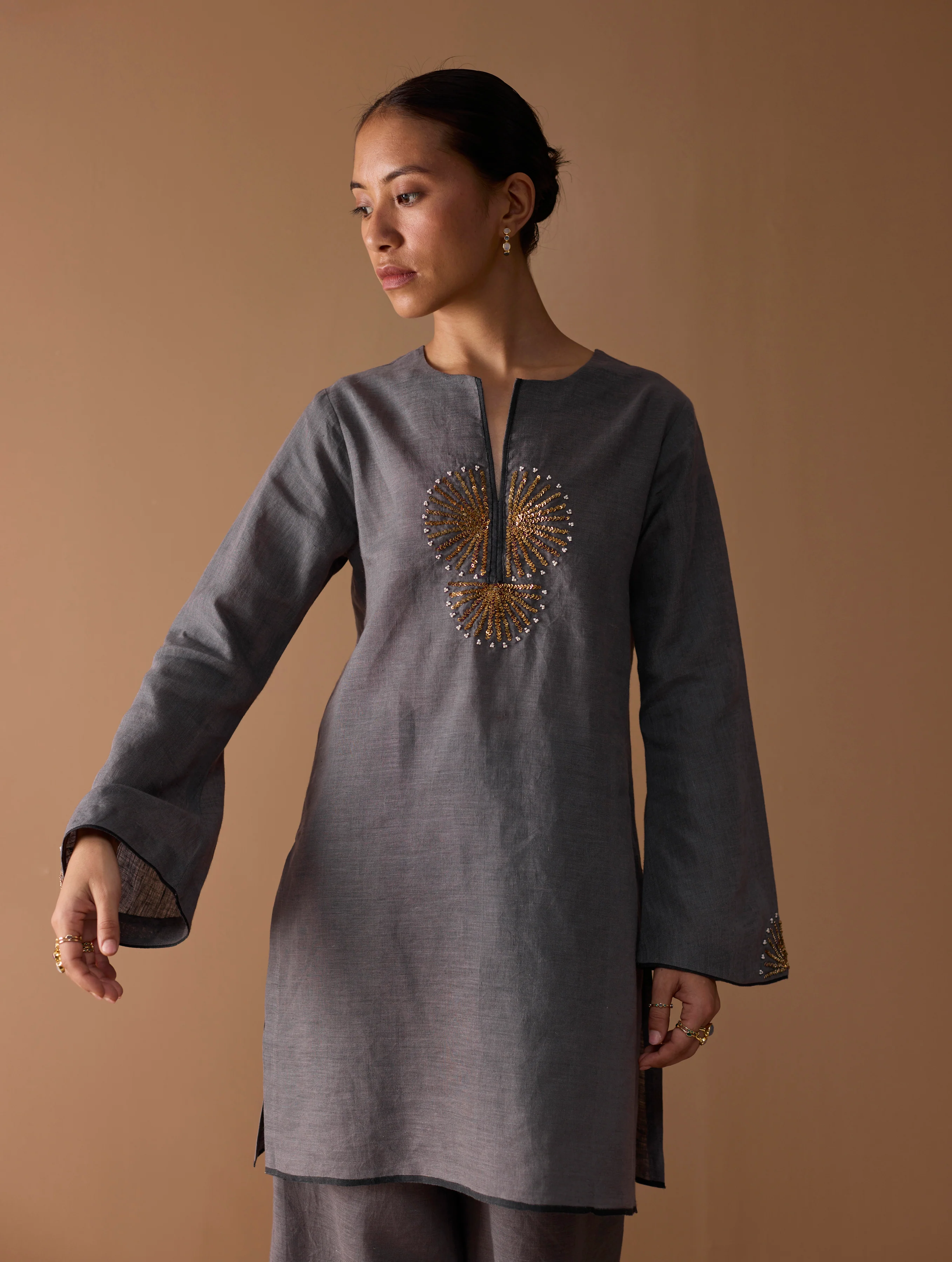 Gul Sequin Embroidered Short Kurta Set - Grey - Image 2