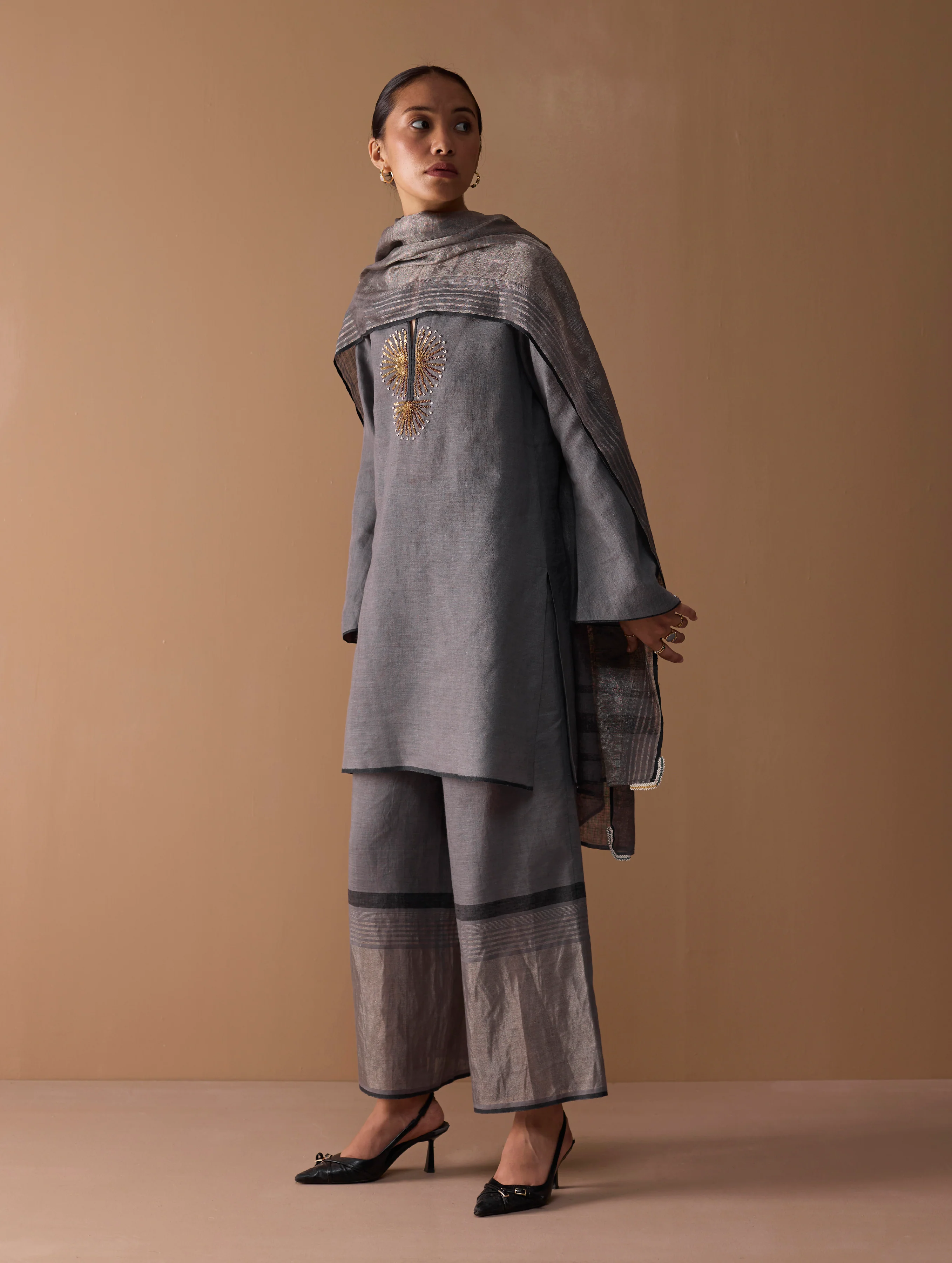 Gul Sequin Embroidered Short Kurta Set - Grey - Image 3