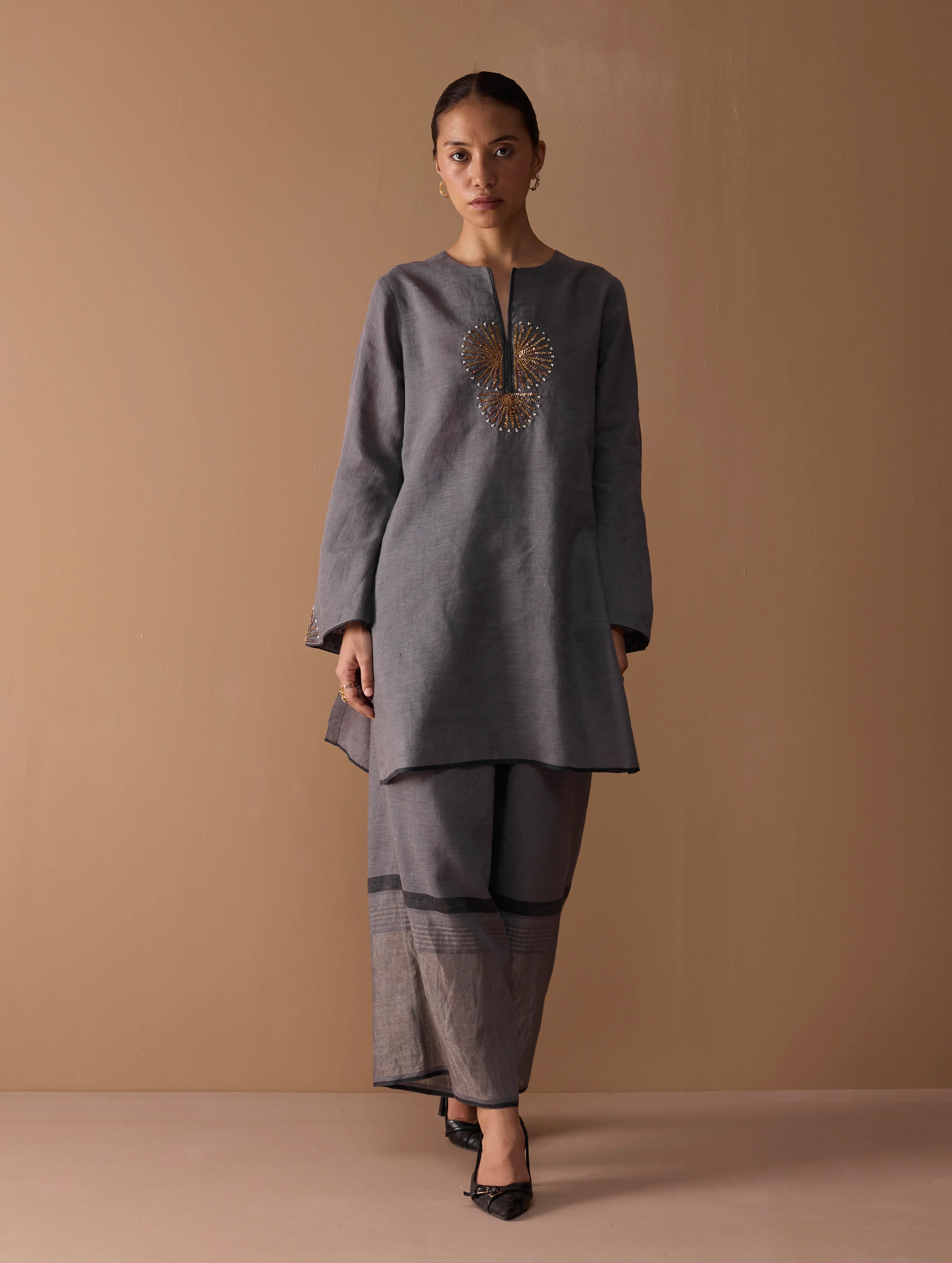 Gul Sequin Embroidered Short Kurta Set - Grey - Image 4