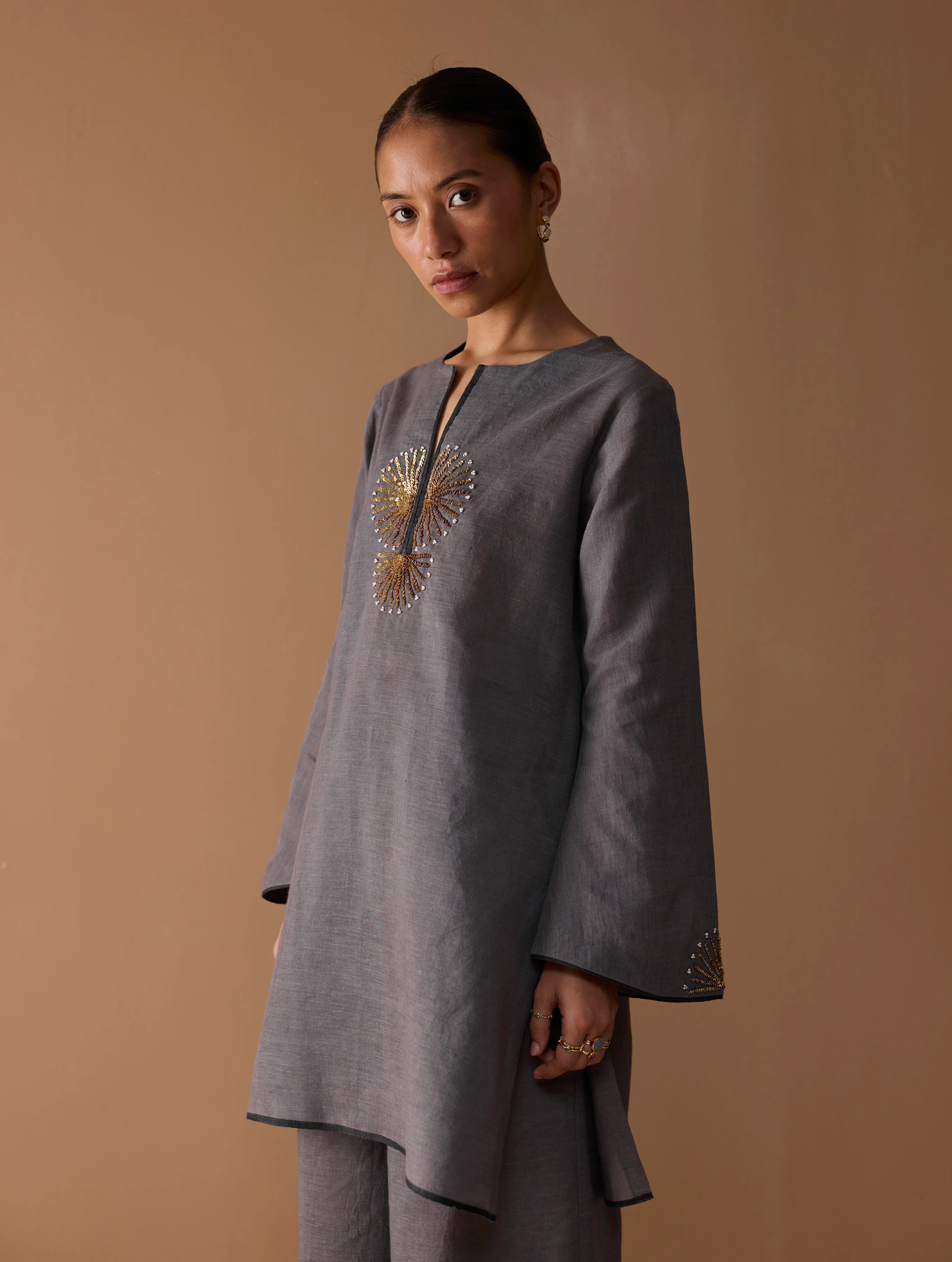 Gul Sequin Embroidered Short Kurta Set - Grey - Image 5