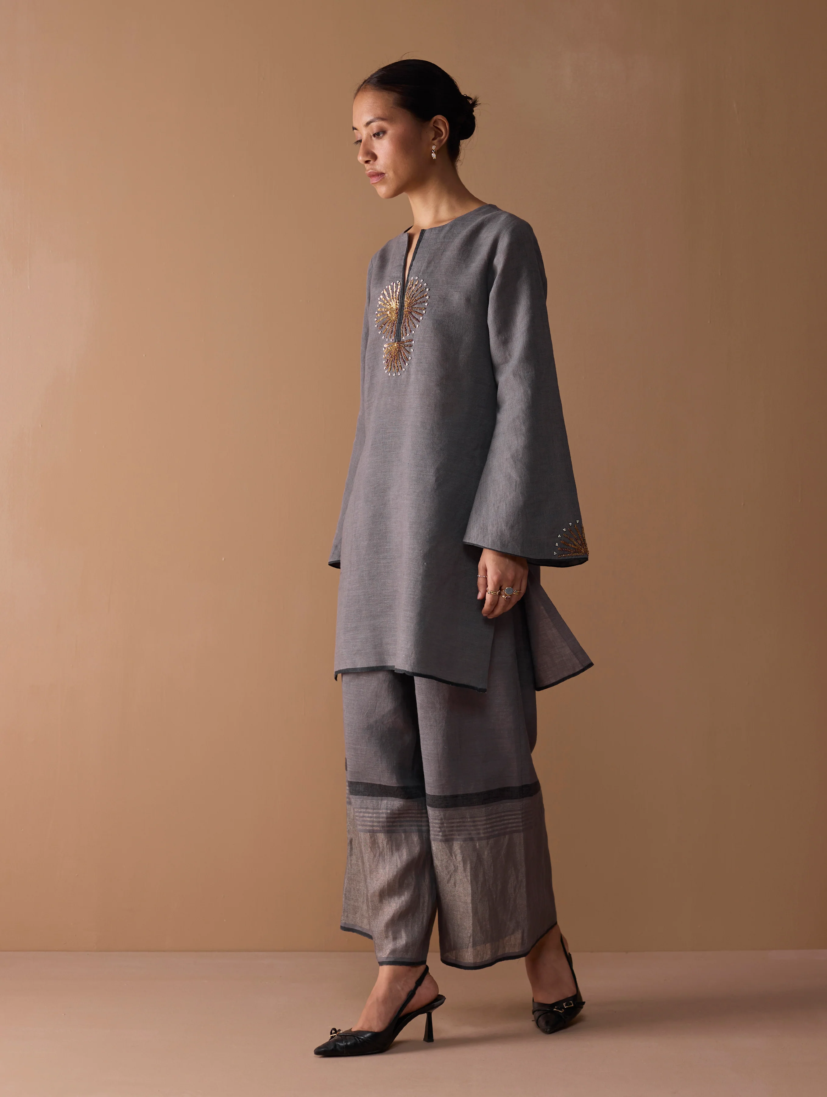 Gul Sequin Embroidered Short Kurta Set - Grey - Image 6