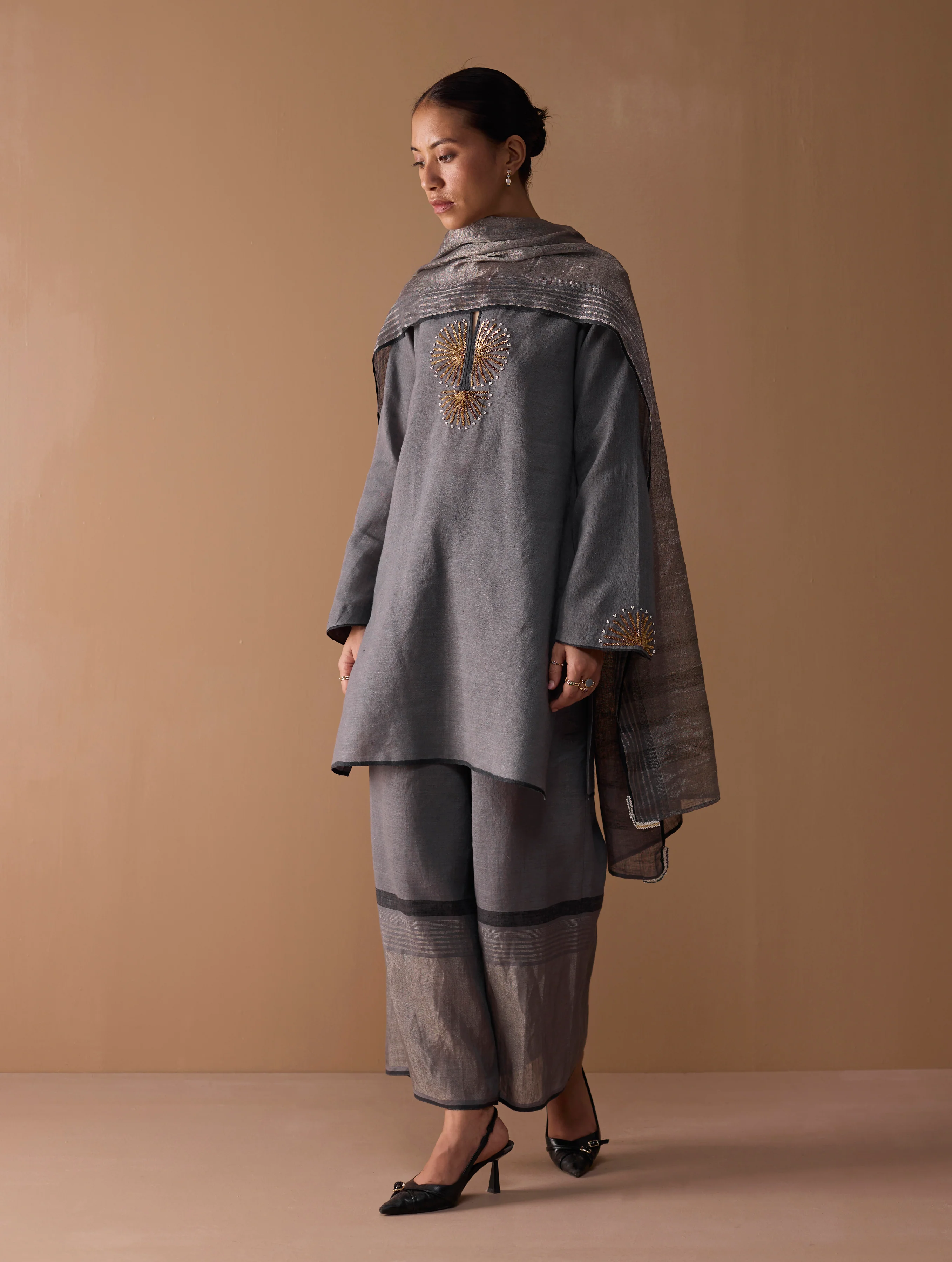 Gul Sequin Embroidered Short Kurta Set - Grey - Image 8
