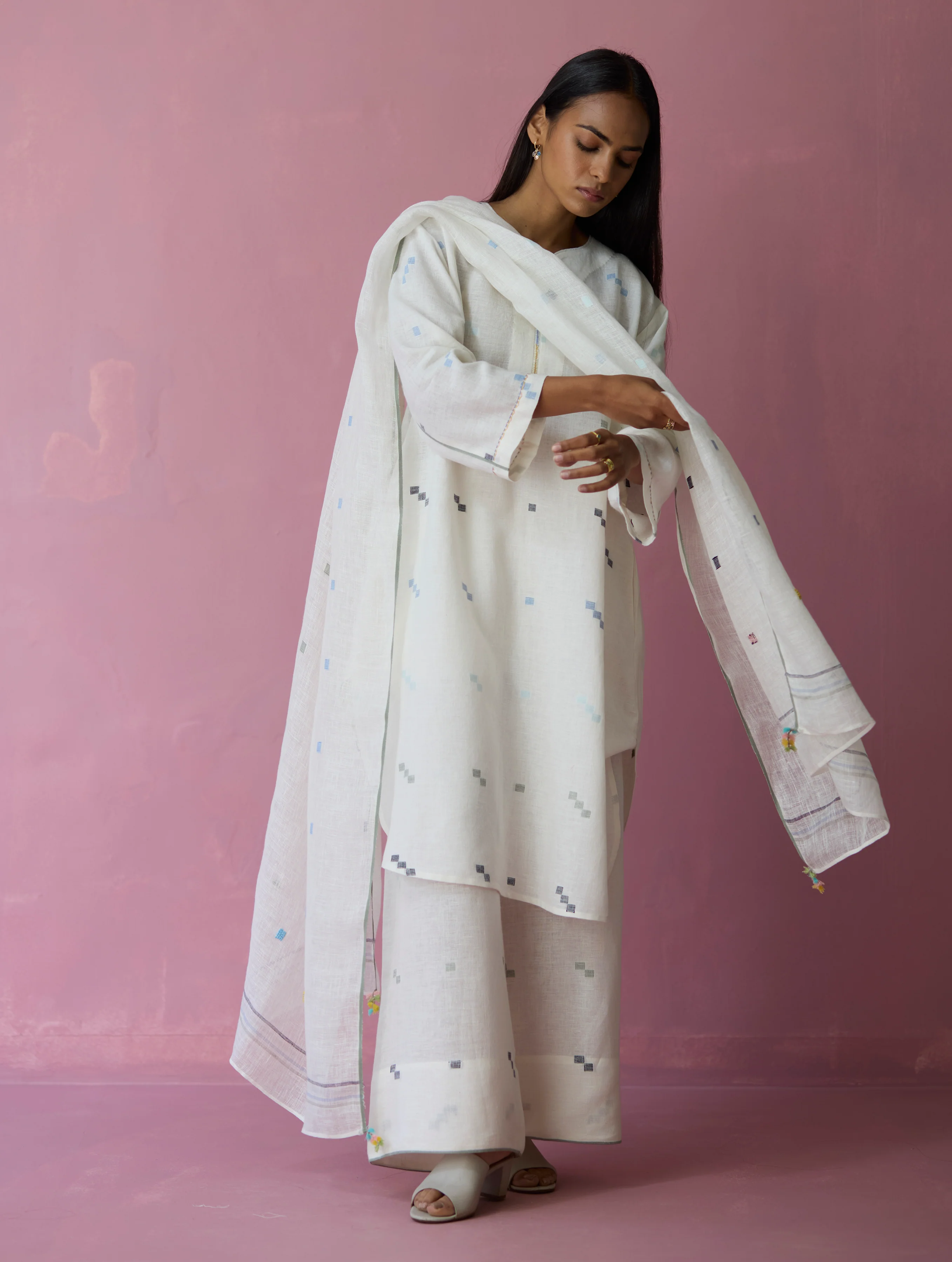 Ikara Jamdani Linen Kurta Set - Ivory - Image 10