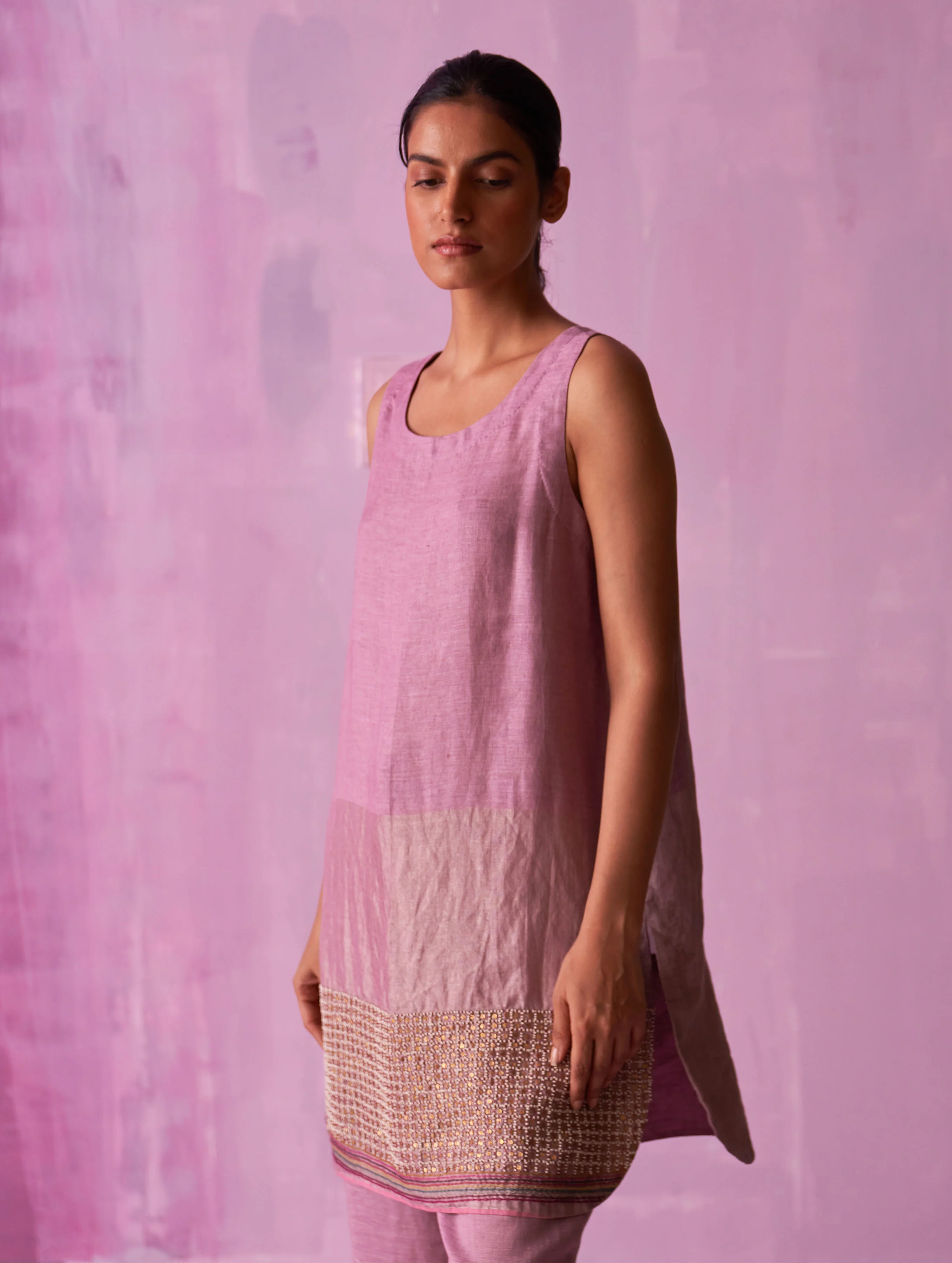 Irum Hand-Embroidered Sleeveless Kurta - Lavender - Image 4