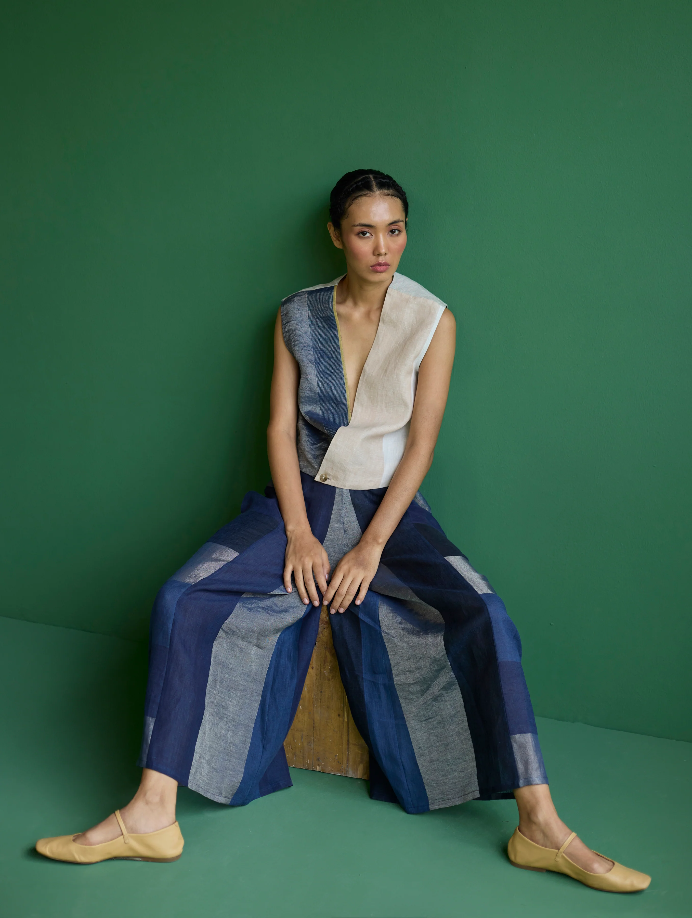 Izumi Color-Blocked Gilet Jacket - Navy - Image 8