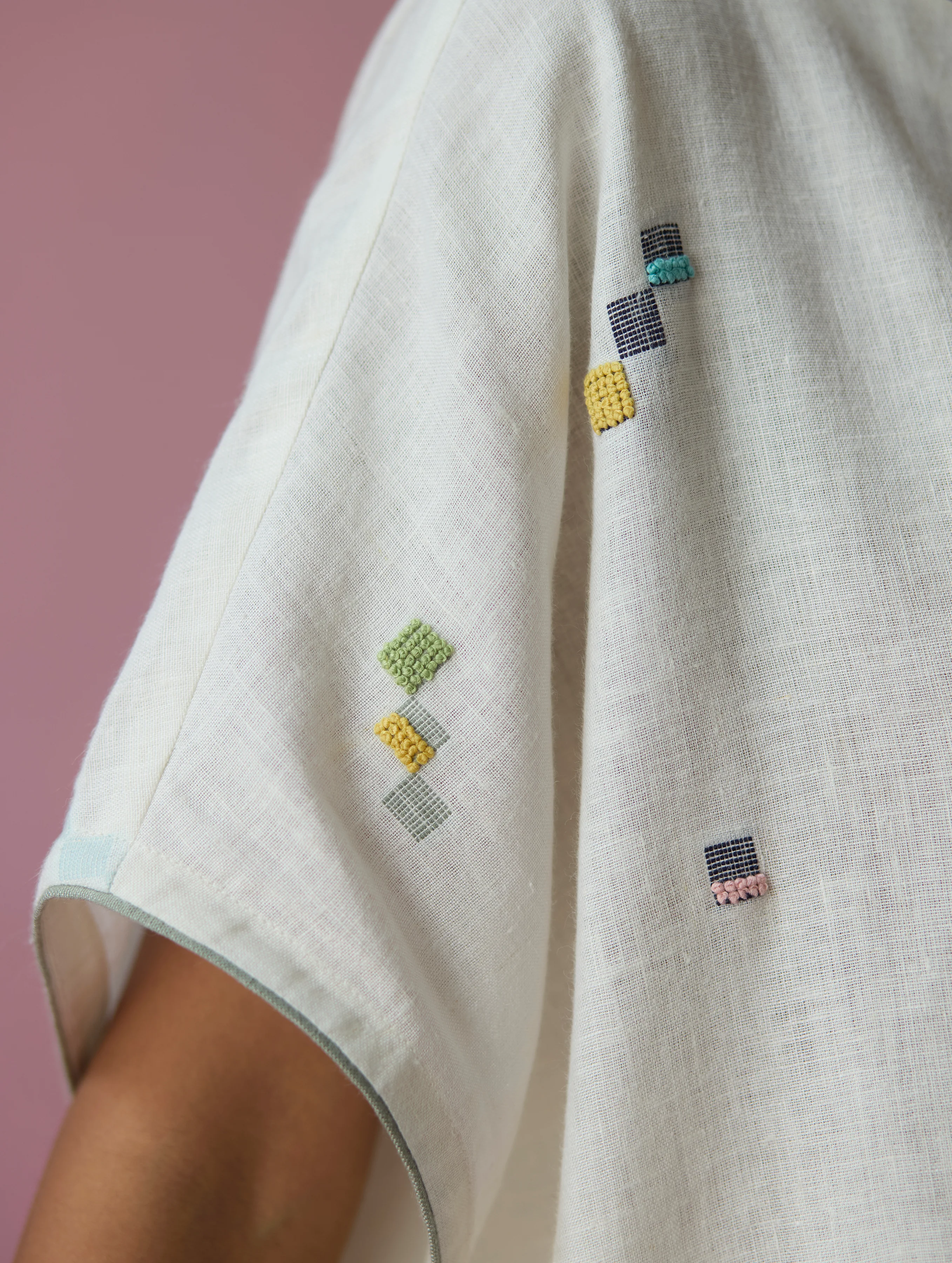 Kanni Hand-Embroidered Jamdani Linen Top - Ivory - Image 3