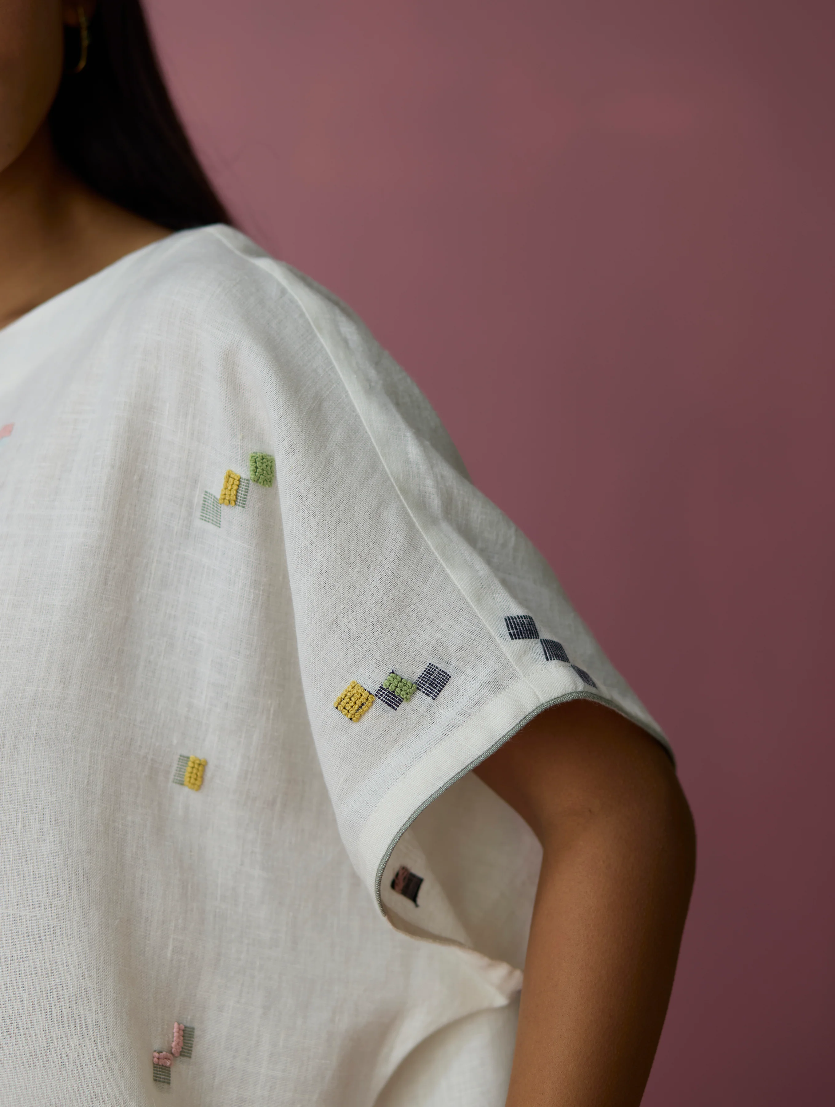 Kanni Hand-Embroidered Jamdani Linen Top - Ivory - Image 9