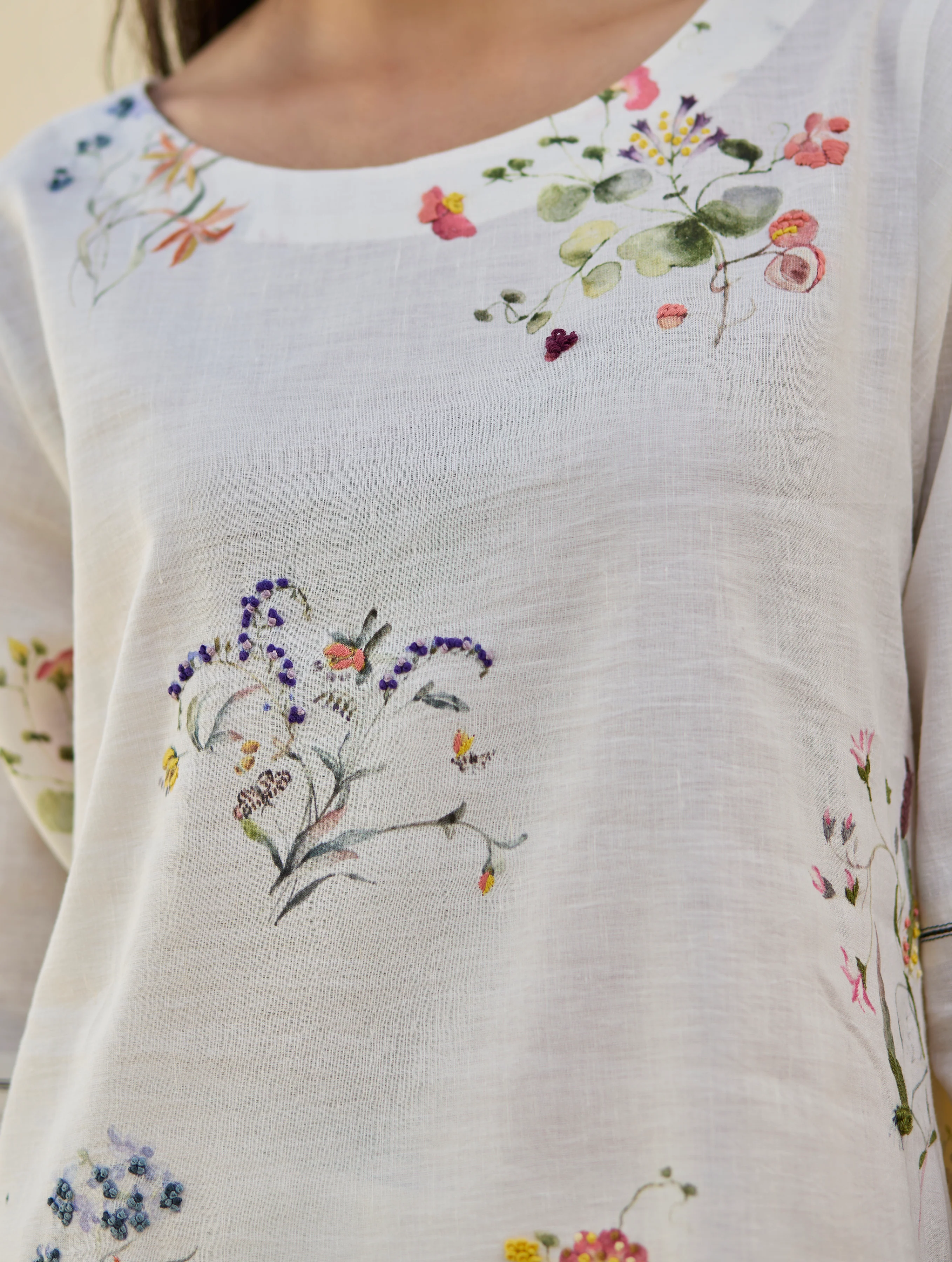 Kera Floral Hand-Embroidered Kurta - Ivory - Image 7