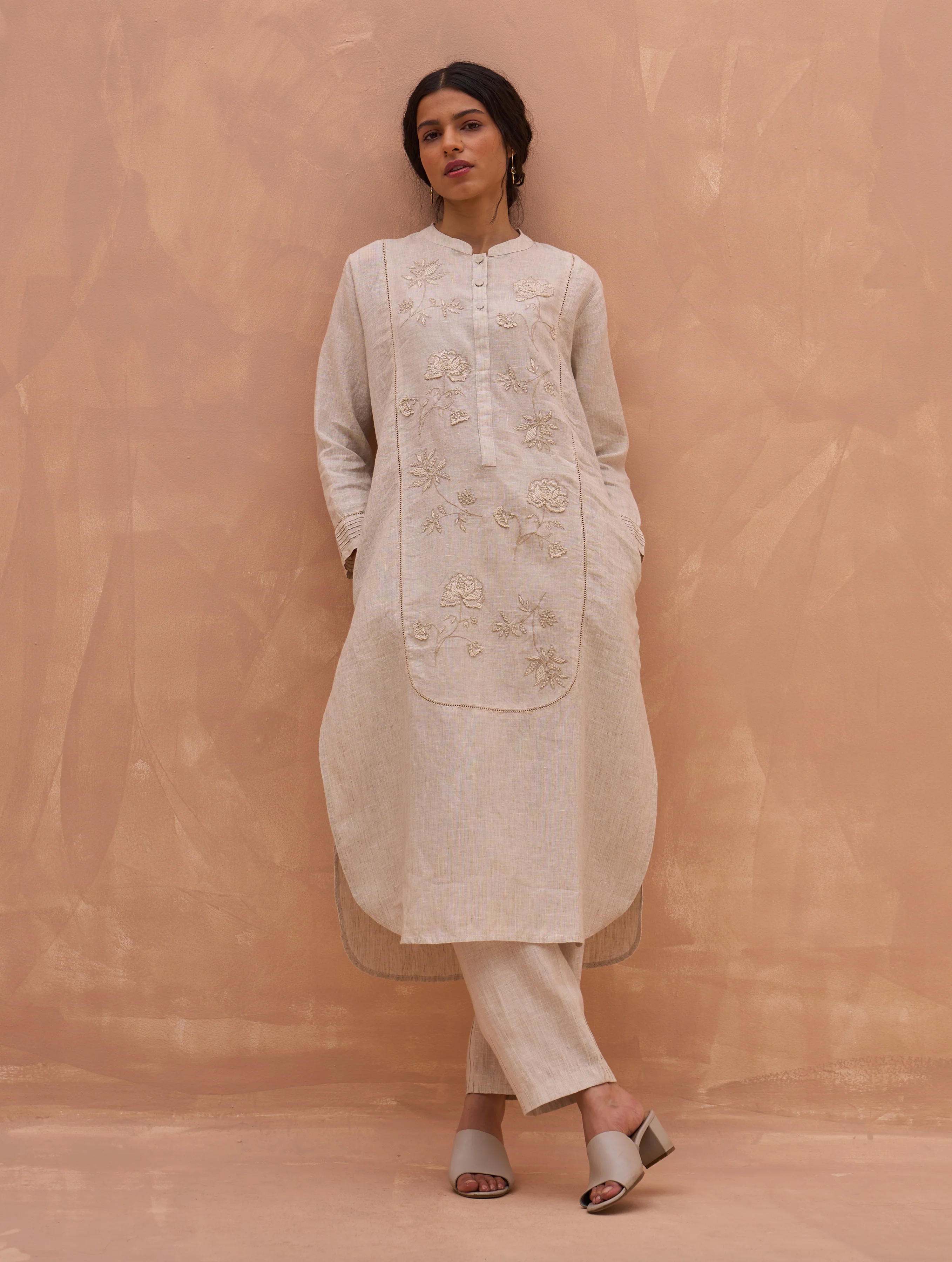 Kisa Hand-Embroidered Kurta - Off-White - Image 2