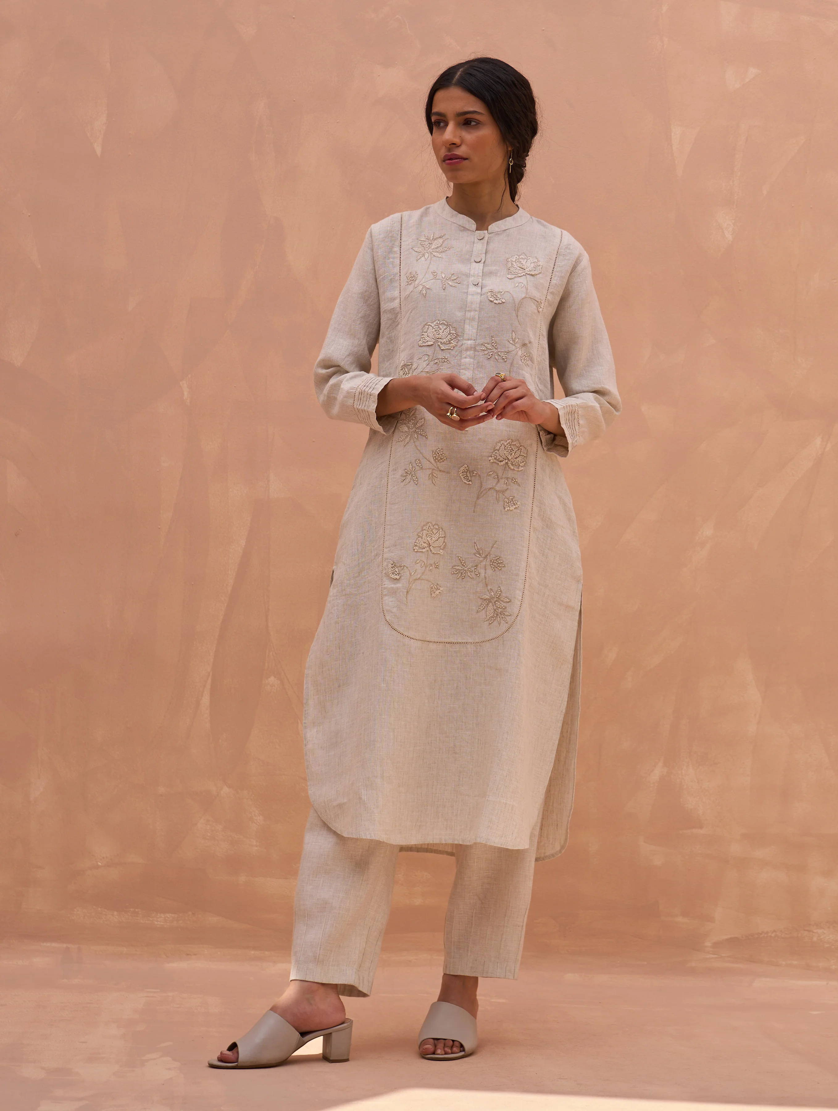 Kisa Hand-Embroidered Kurta - Off-White - Image 3