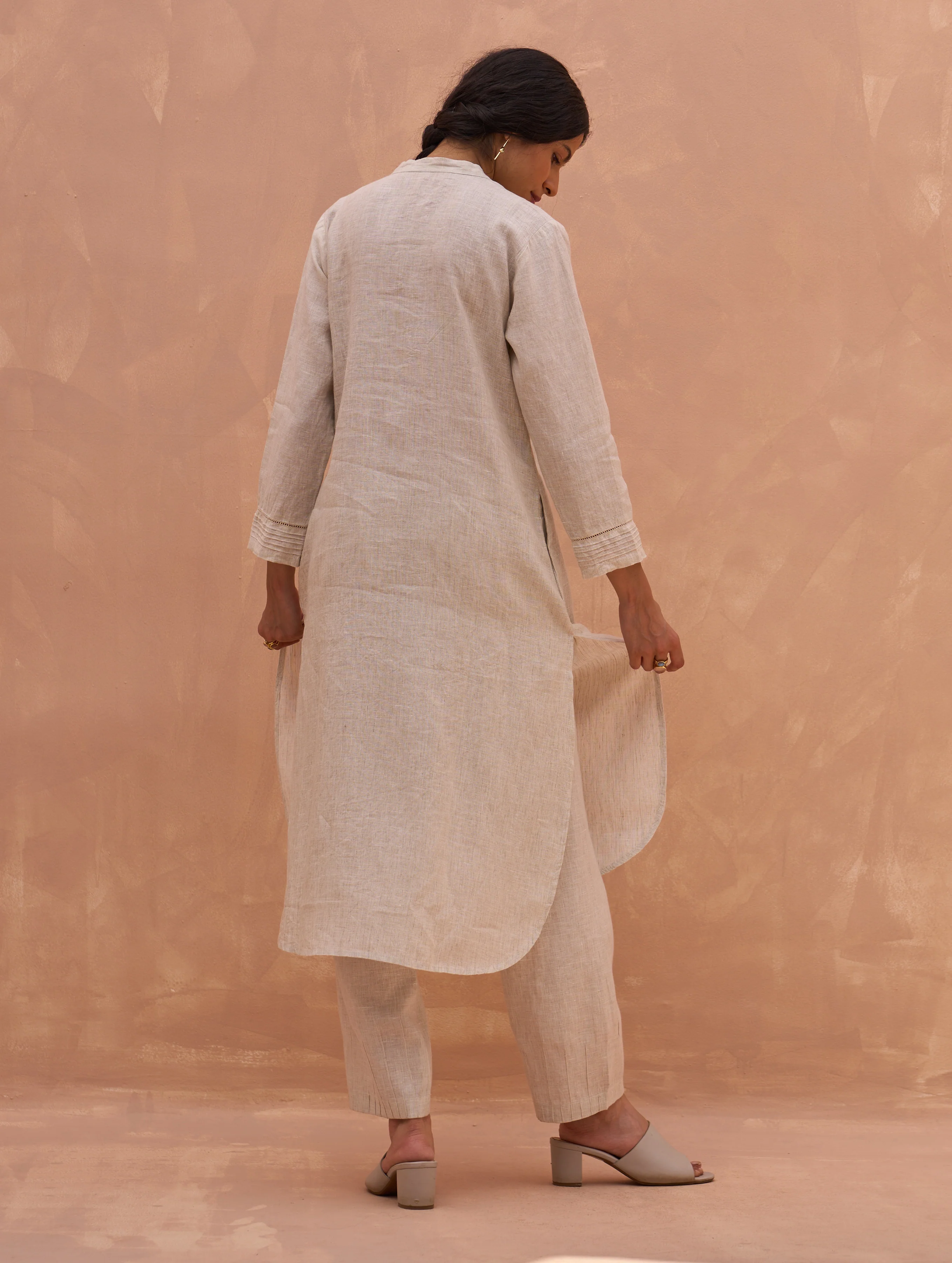 Kisa Hand-Embroidered Kurta - Off-White - Image 4
