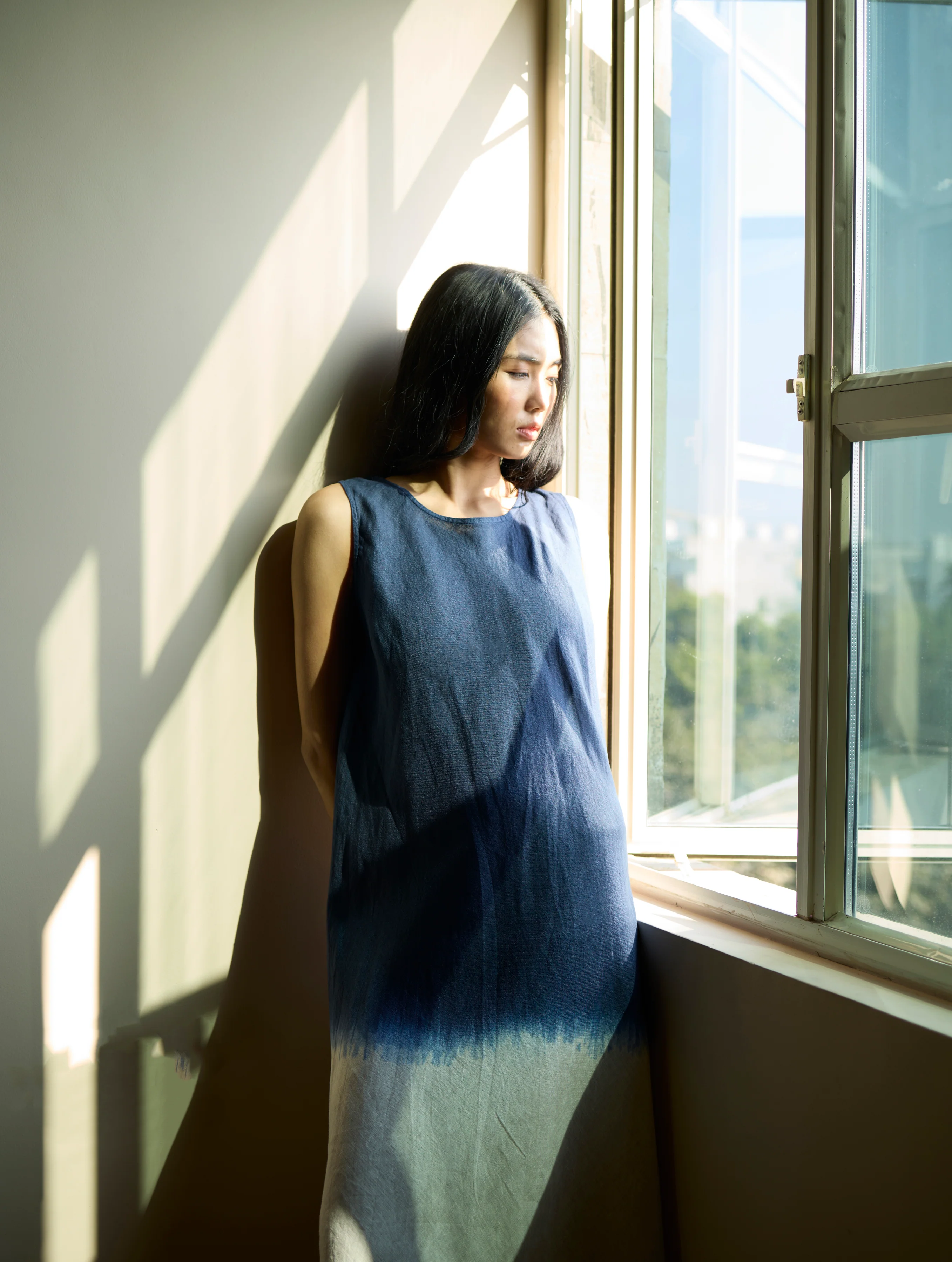 Kiya Ombre Hand-Dyed Linen Dress & Jacket - Navy - Image 10
