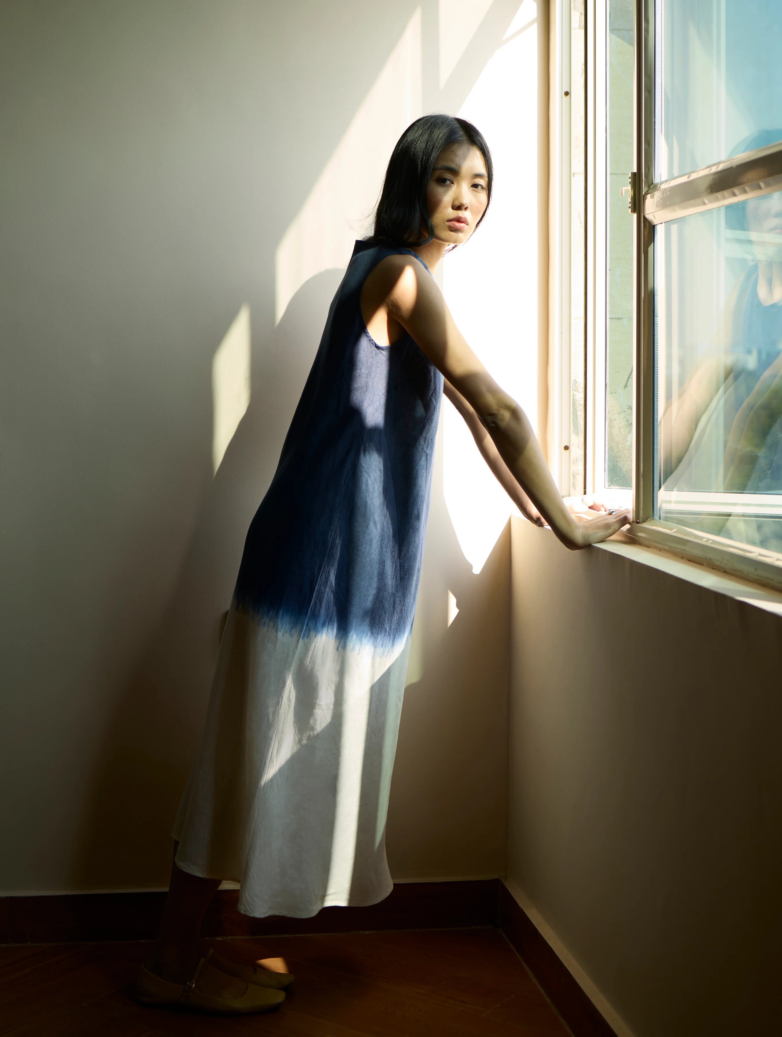 Kiya Ombre Hand-Dyed Linen Dress & Jacket - Navy - Image 4