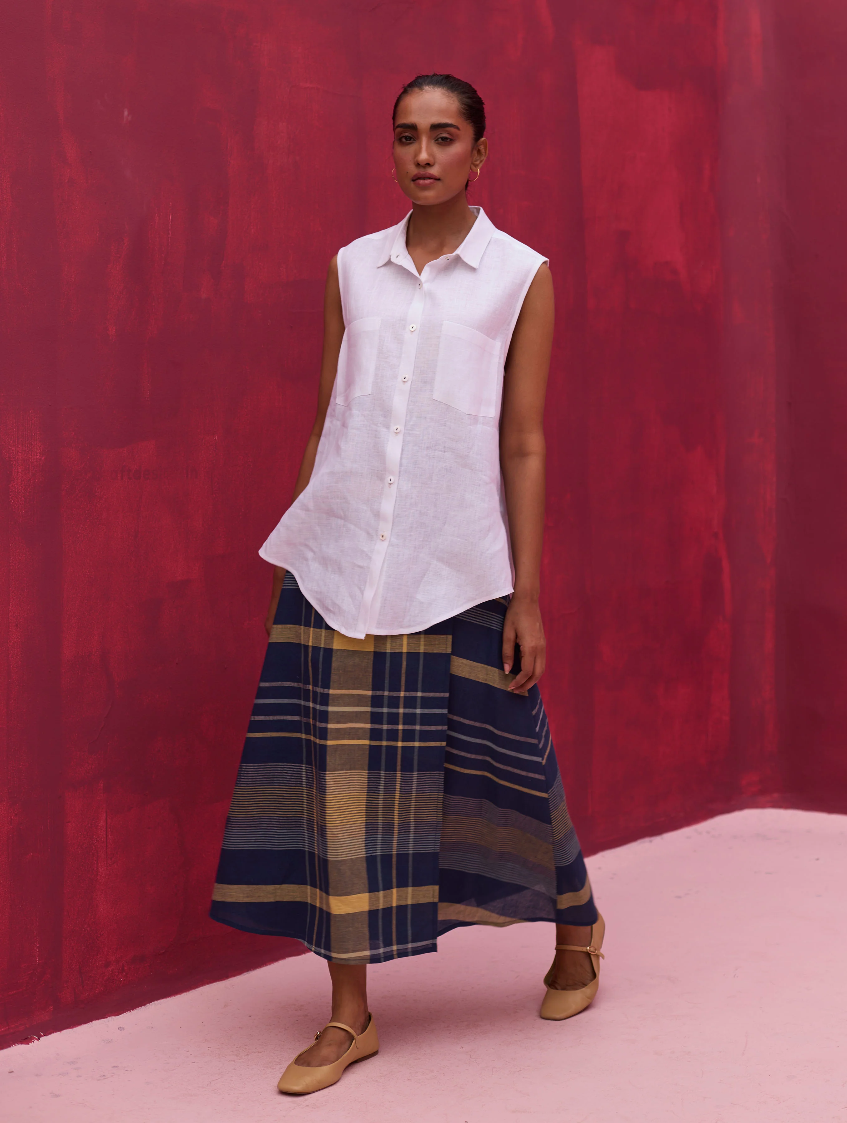 Lira Sleeveless Linen Shirt - Ivory - Image 2