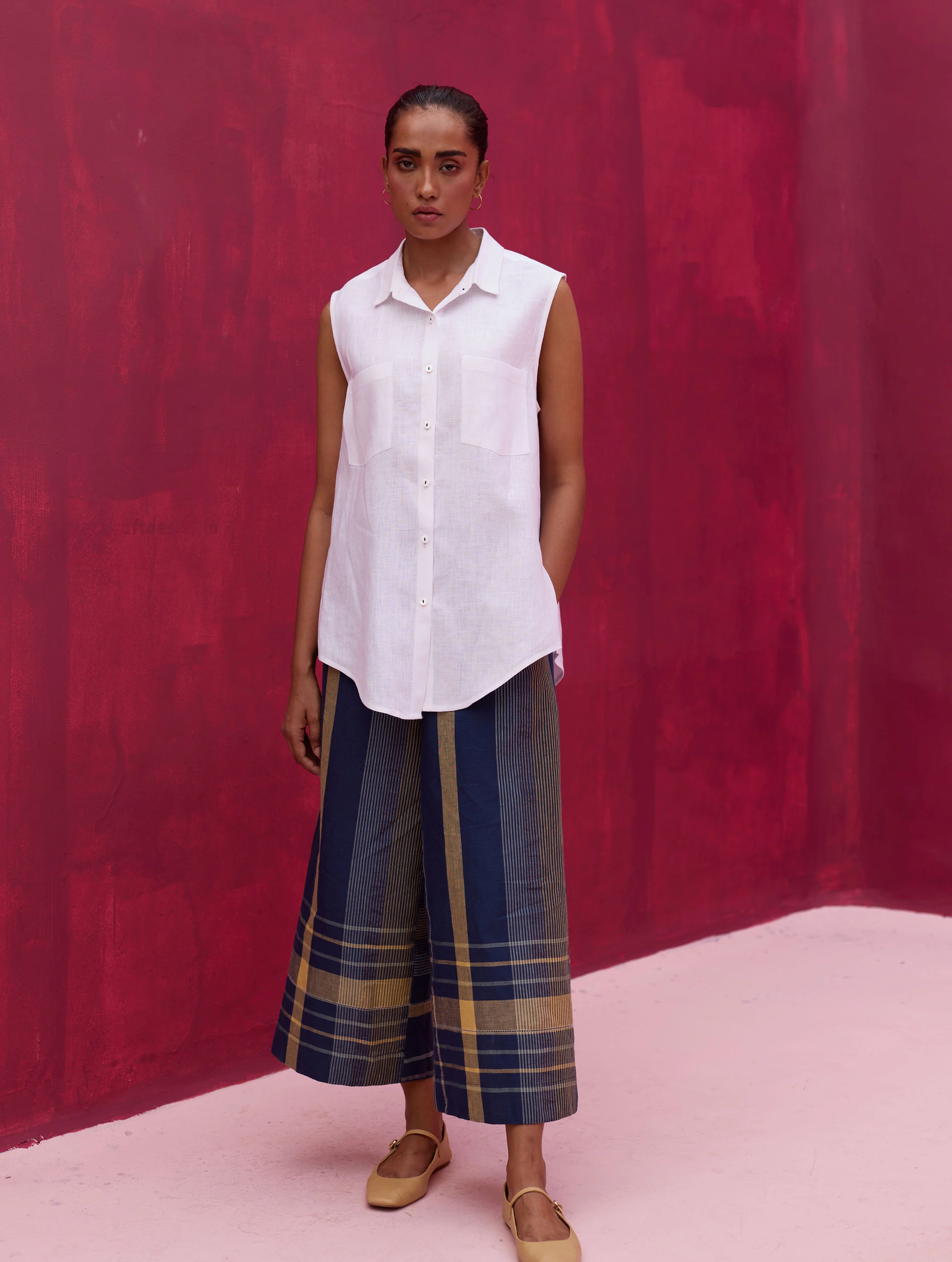 Lira Sleeveless Linen Shirt - Ivory - Image 4