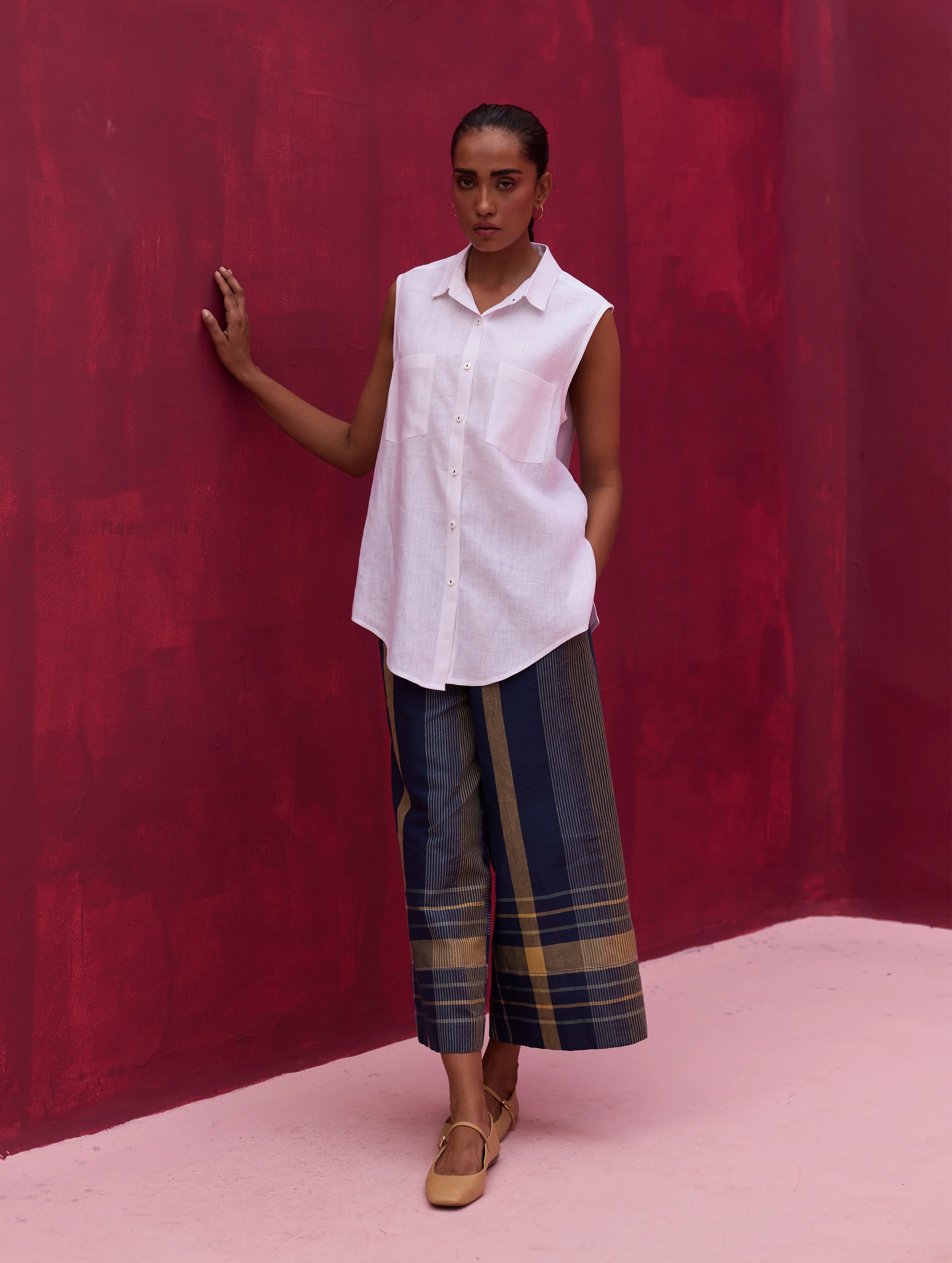 Lira Sleeveless Linen Shirt - Ivory - Image 7