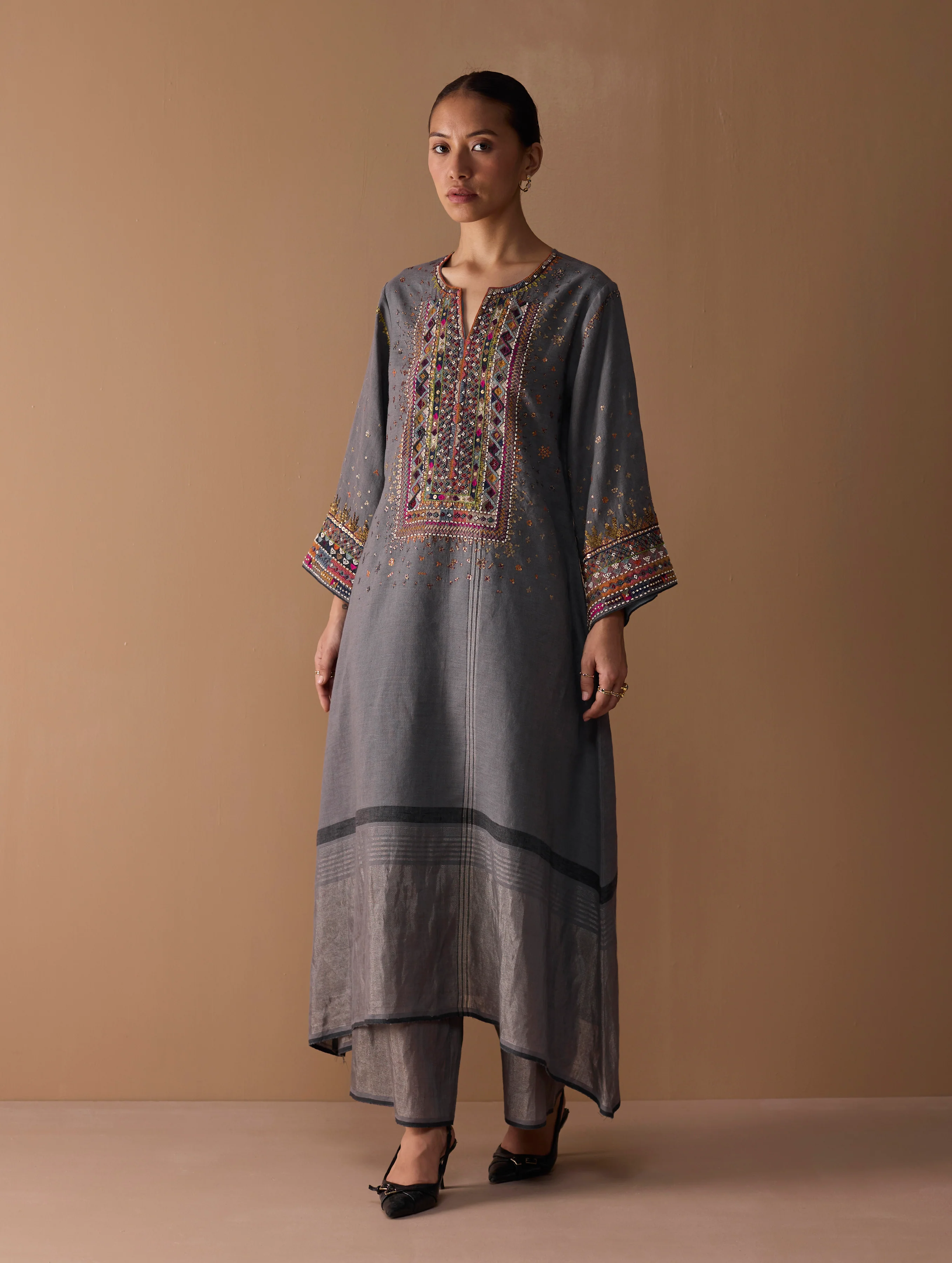 Mahra Hand-Embroidered Linen Kurta - Metallic Grey - Image 7