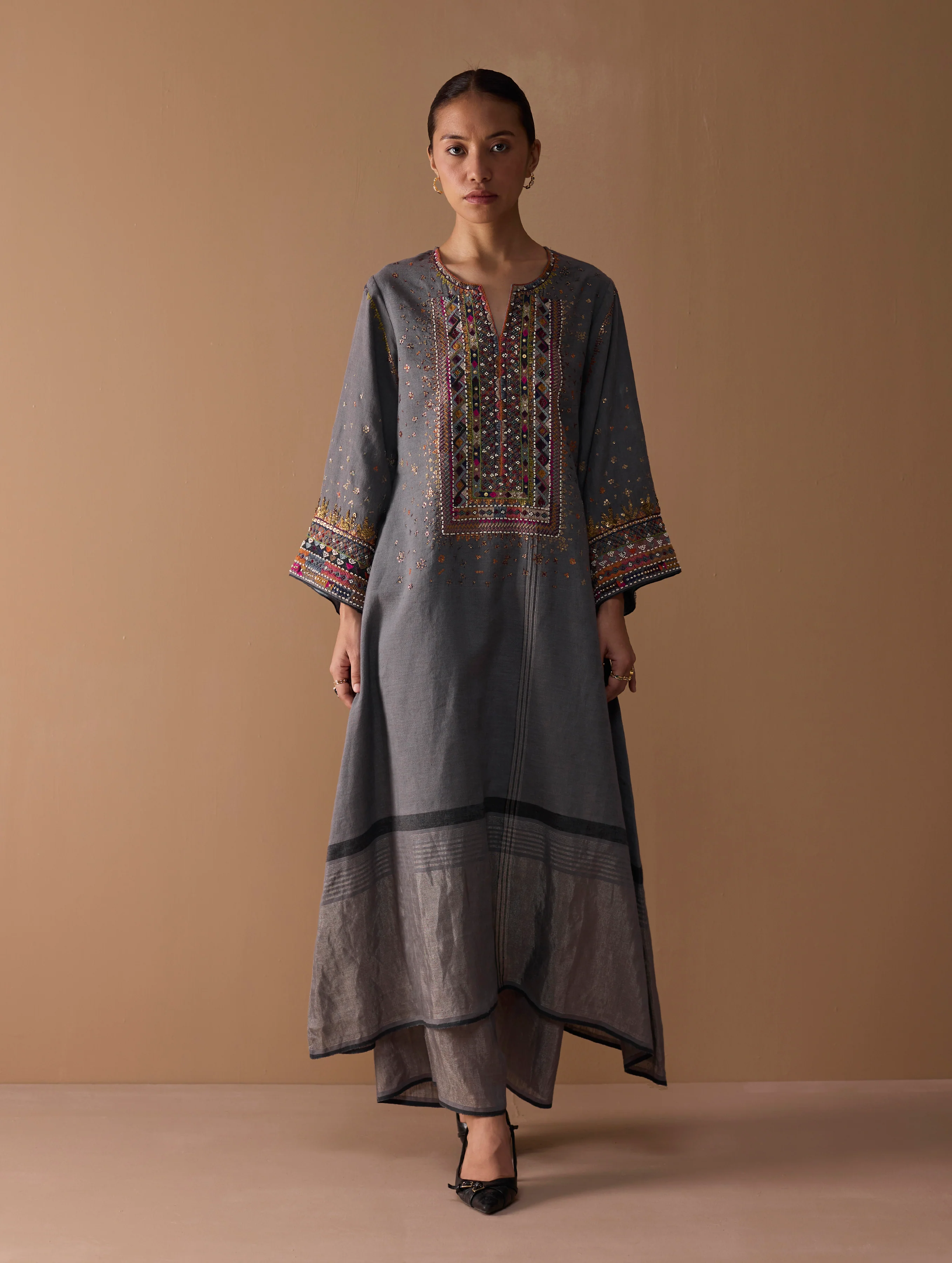 Mahra Hand-Embroidered Linen Kurta - Metallic Grey - Image 4