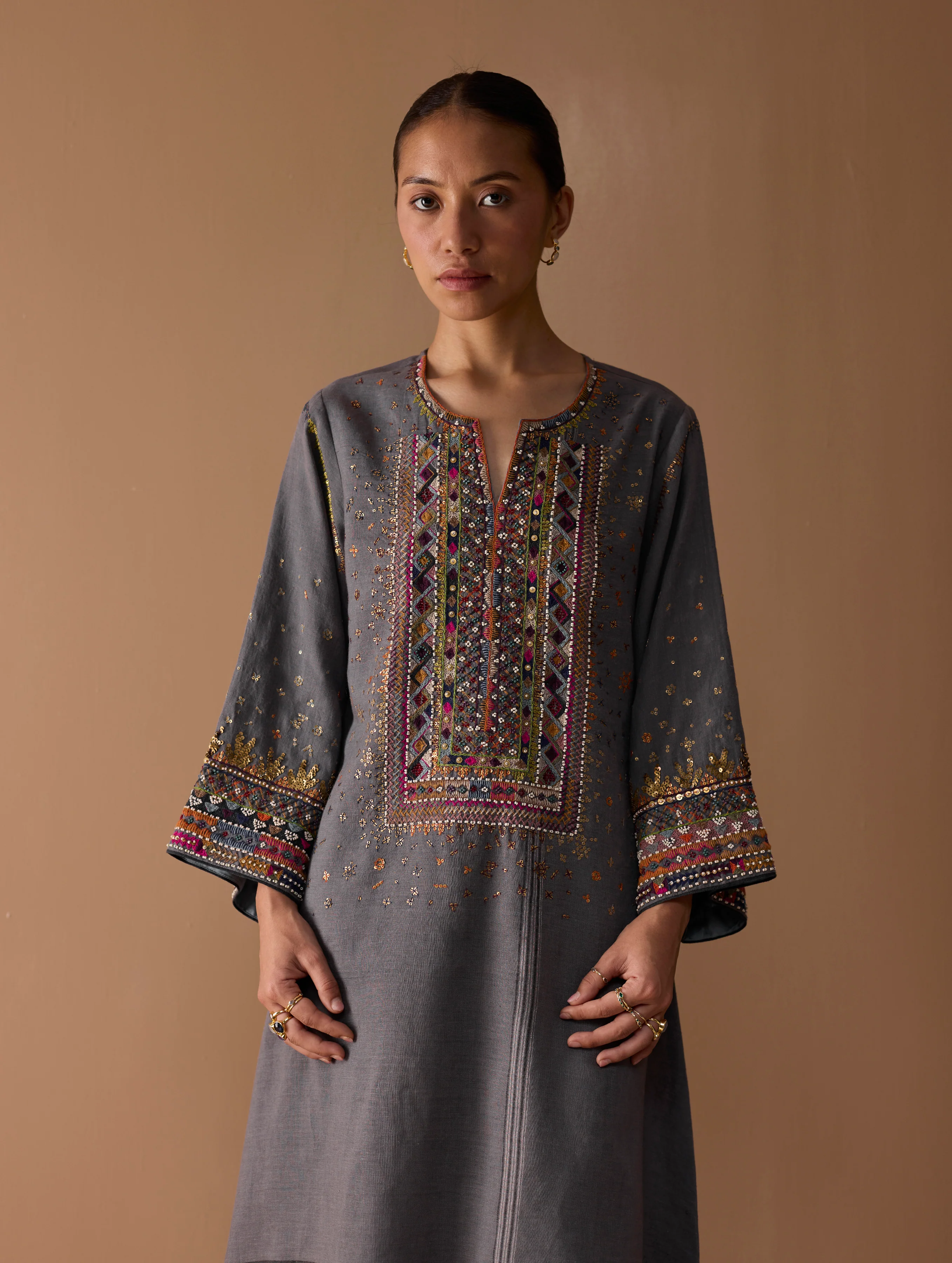 Mahra Hand-Embroidered Linen Kurta - Metallic Grey
