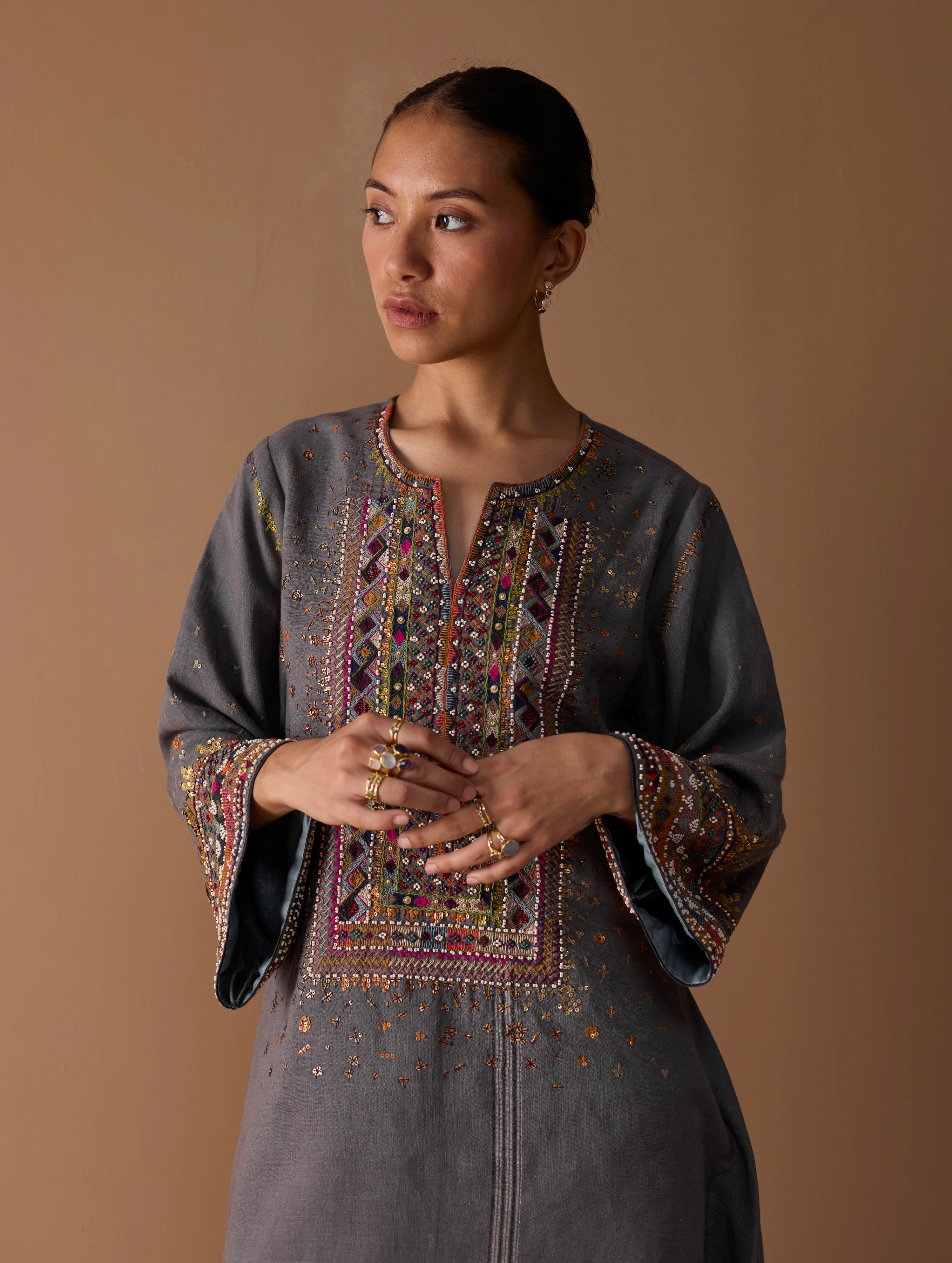 Mahra Hand-Embroidered Linen Kurta - Metallic Grey - Image 5