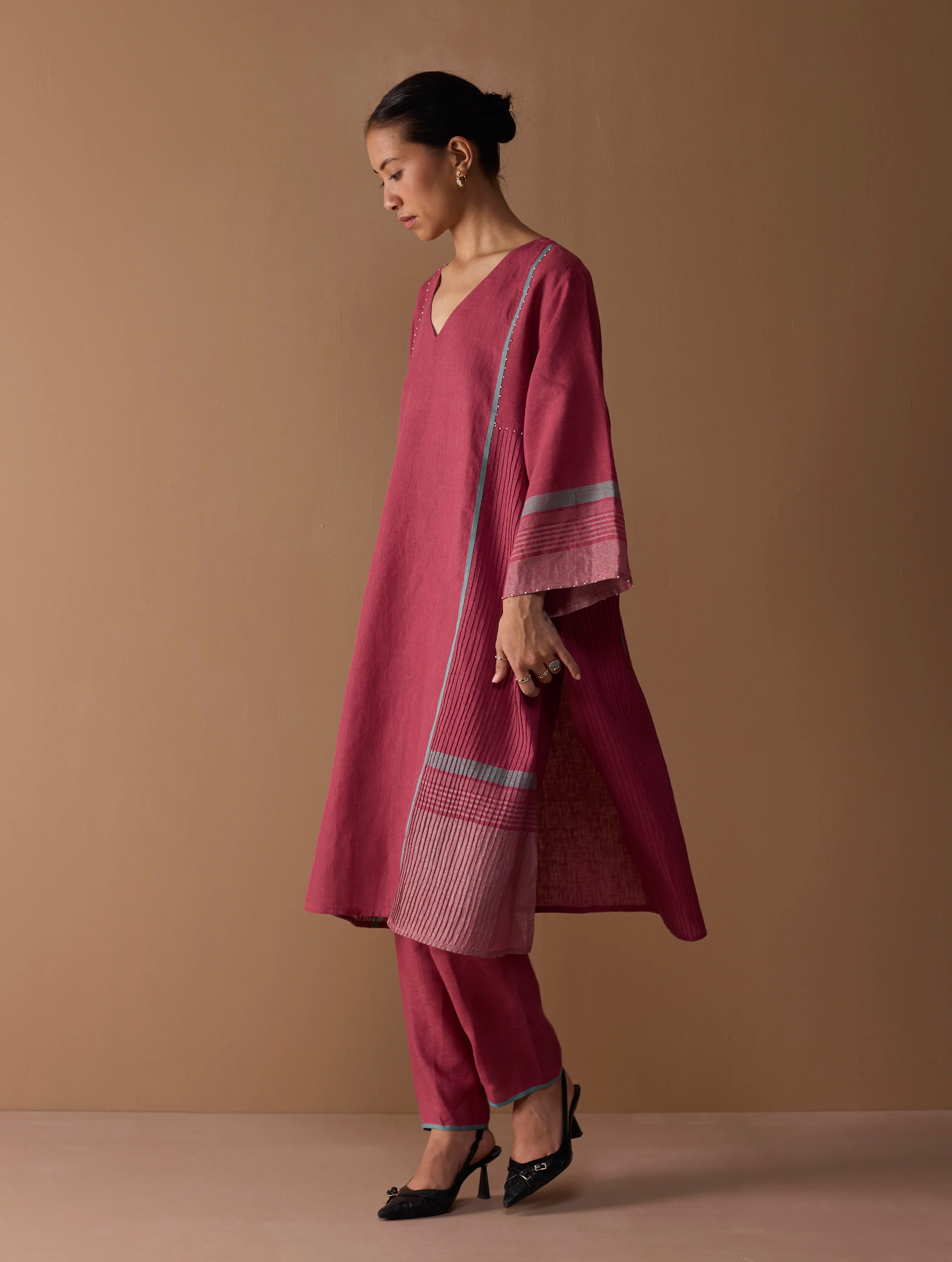 Marwa Metallic Linen Panelled Kurta - Metallic Crimson - Image 2